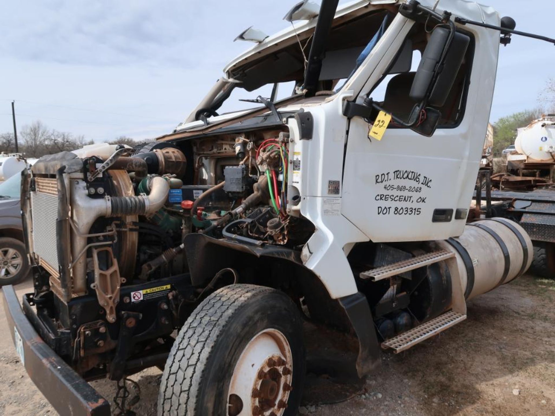 2012 Volvo Model VHD, Tandem Axle Tractor, D13 Volvo 12.8L LG Diesel, (AS IS - ROLLOVER TOTAL) VIN: - Image 2 of 5