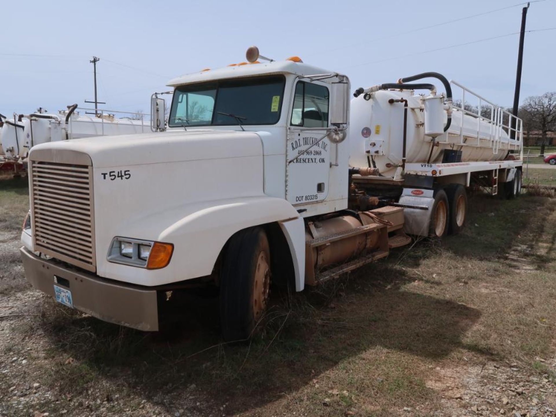 2000 Freightliner Model FLD120, Tandem Axle Tractor, 14.0L L6 Diesel, 10-Speed Trans, VIN: 1FUYDCYB2