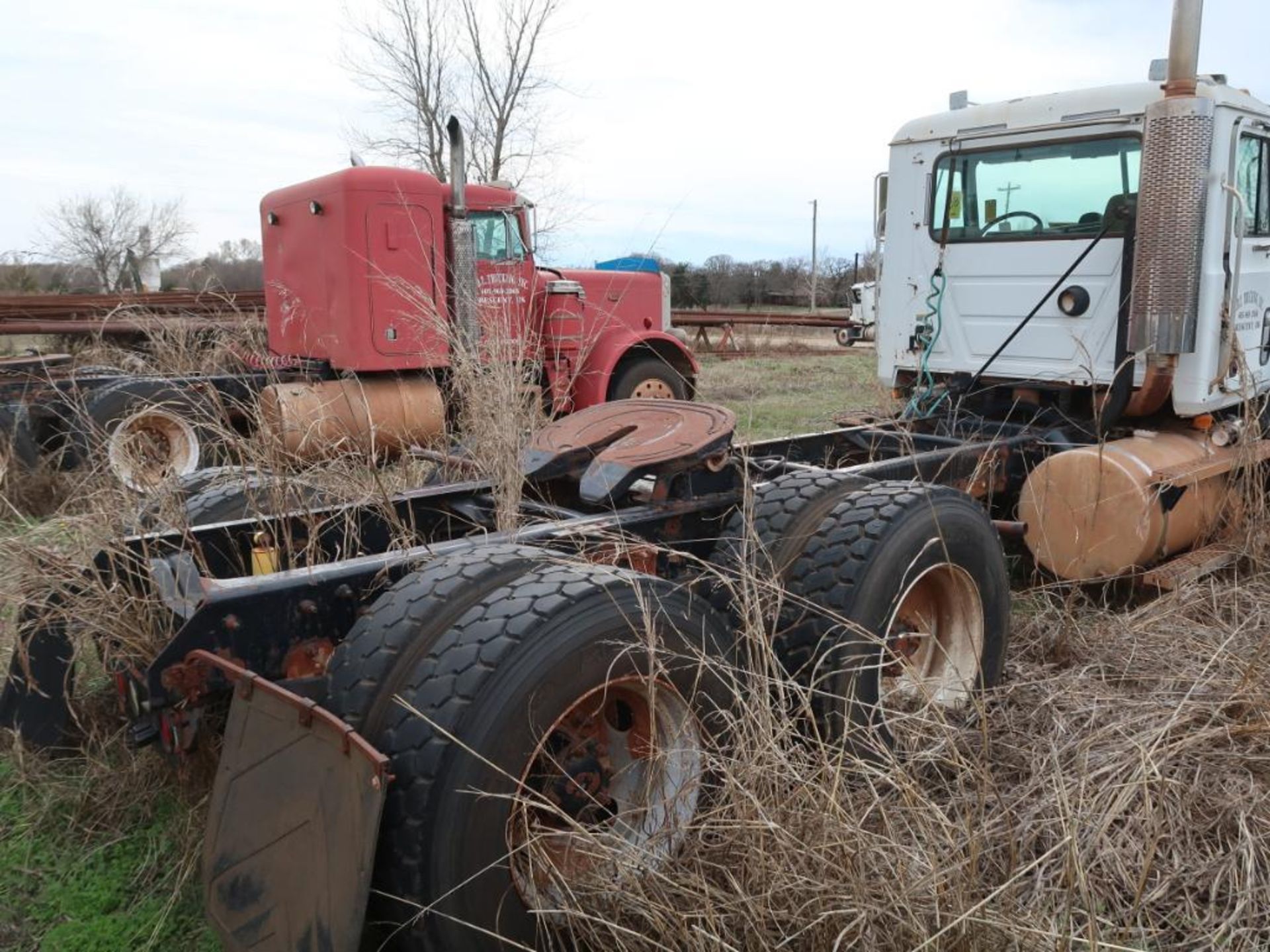 2001 Mack Model CH613, Tractor, 12.0L L6 Diesel, (AS IS - NOT IN SERVICE), VIN: 1M1AA18Y62W148042, U - Image 3 of 4