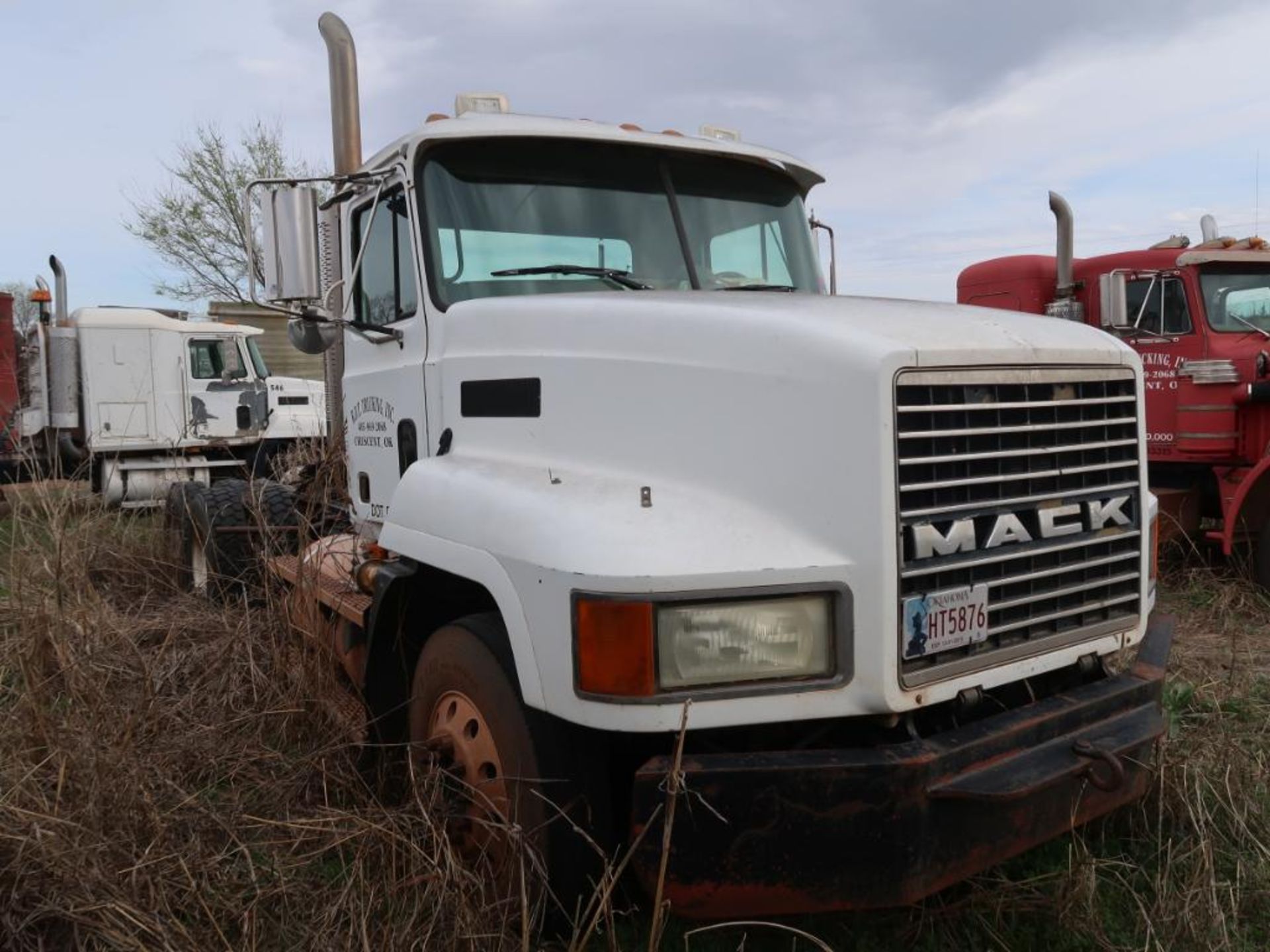 2001 Mack Model CH613, Tractor, 12.0L L6 Diesel, (AS IS - NOT IN SERVICE), VIN: 1M1AA18Y62W148042, U - Image 2 of 4