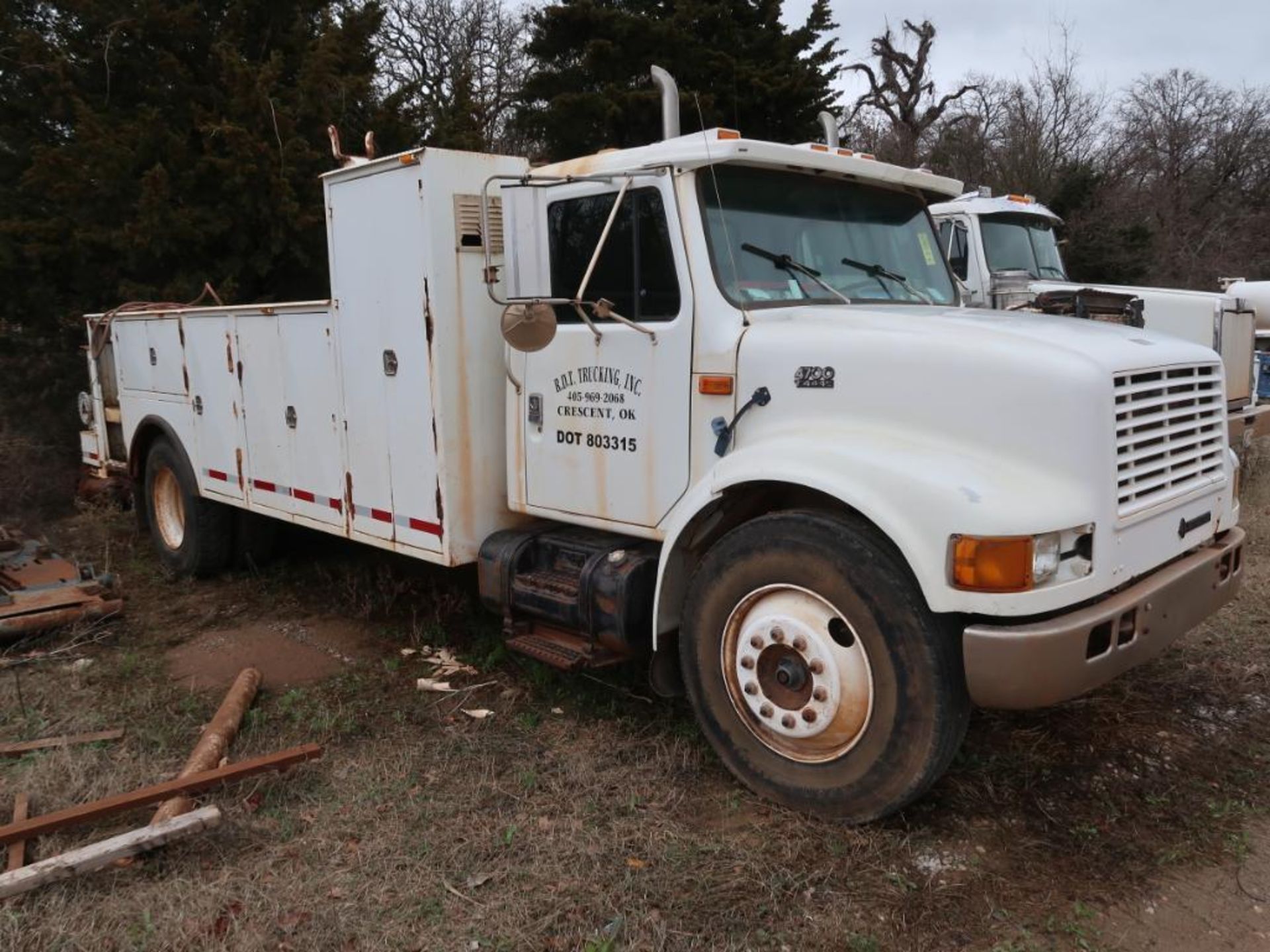 1998 International Model 4700, Utility Truck, (AS IS - NOT IN SERVICE - NO TITLE), VIN: 1HTSCABM8WHS - Image 2 of 7