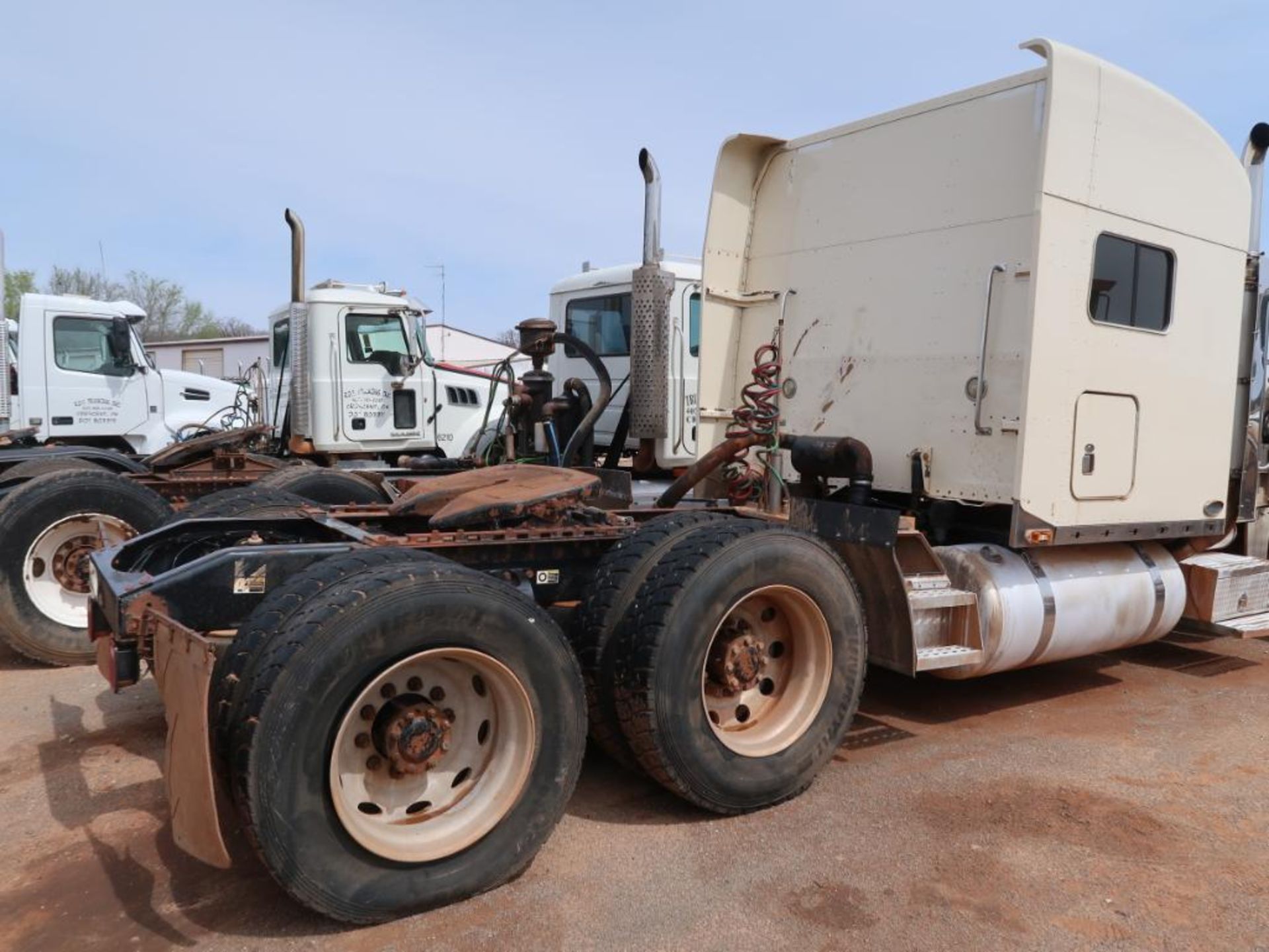 2004 Peterbilt Model 379, Tandem Axle Tractor, Complete w/ Unibilt Sleeper, Masport Pump, Gear Pump, - Image 3 of 9