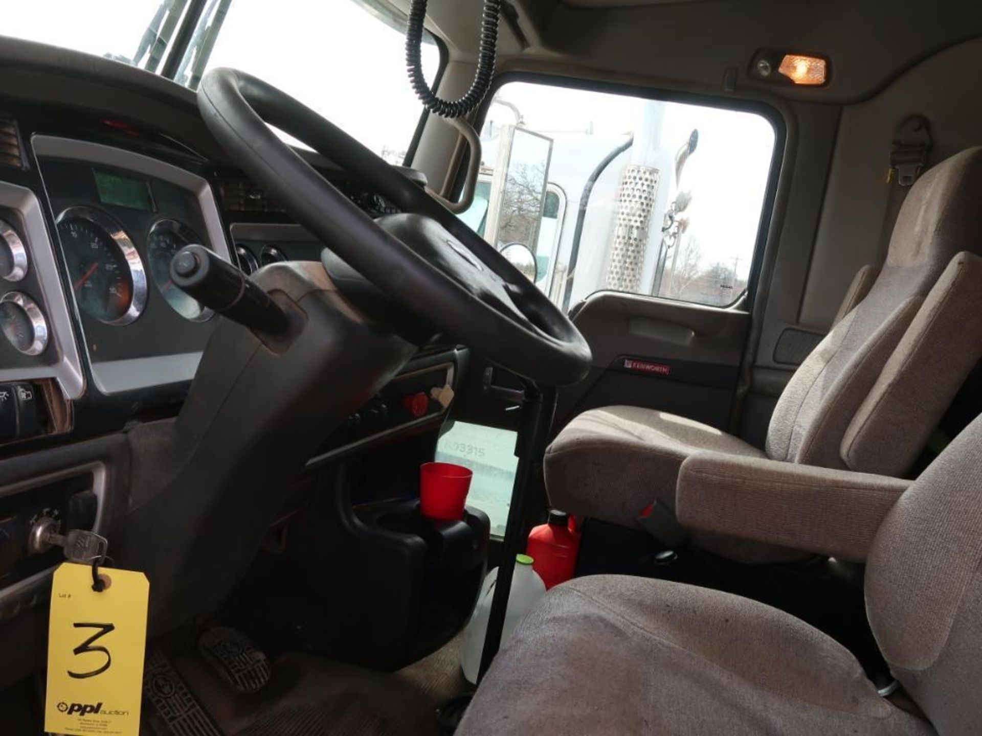 2013 Kenworth Model T800, Tandem Axle Tractor, w/ Masport Vacuum Pump, 14.9L L6 Diesel, Wet Kit, 10- - Image 5 of 7