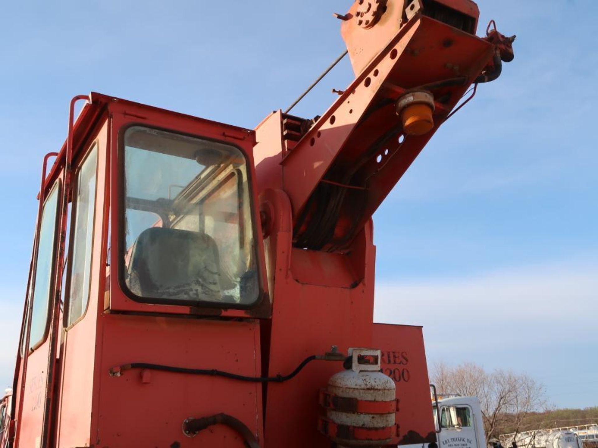 1993 Mack RD690S, Flat Bed Crane Truck, complete w/National 1200 Series Boom Crane, 12.0L L6 Diesel, - Image 7 of 9