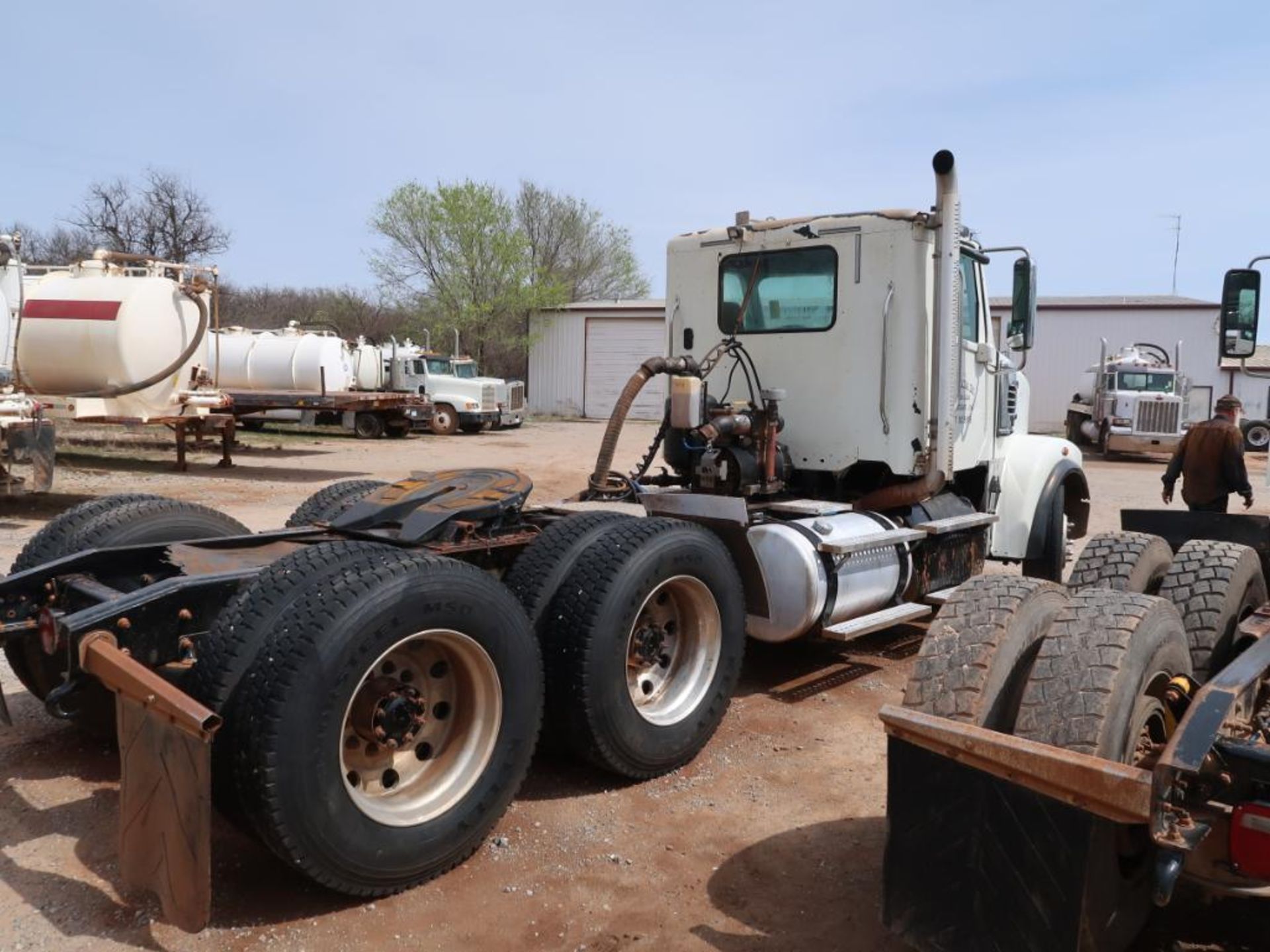 2012 Freightliner Model Coronado, Tandem Axle Tractor, Challenger Pump, 14.9L LG Diesel, 10-Speed Tr - Image 3 of 7