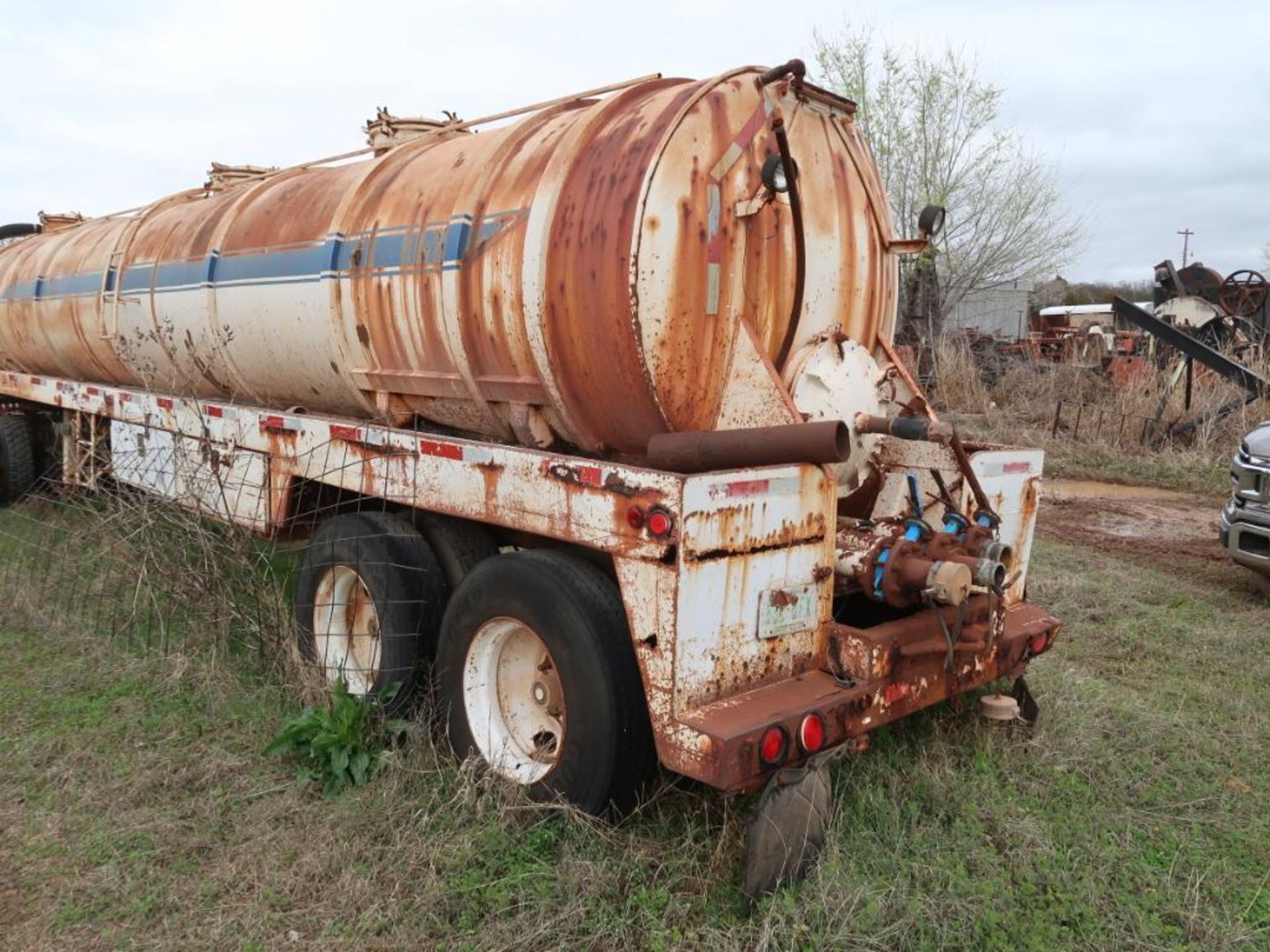 1996 Freightliner Model FLD 120, Tractor, 14.OL L6 Diesel, Trailer Included, 10-Speed Trans,VIN: 1FU - Image 8 of 10