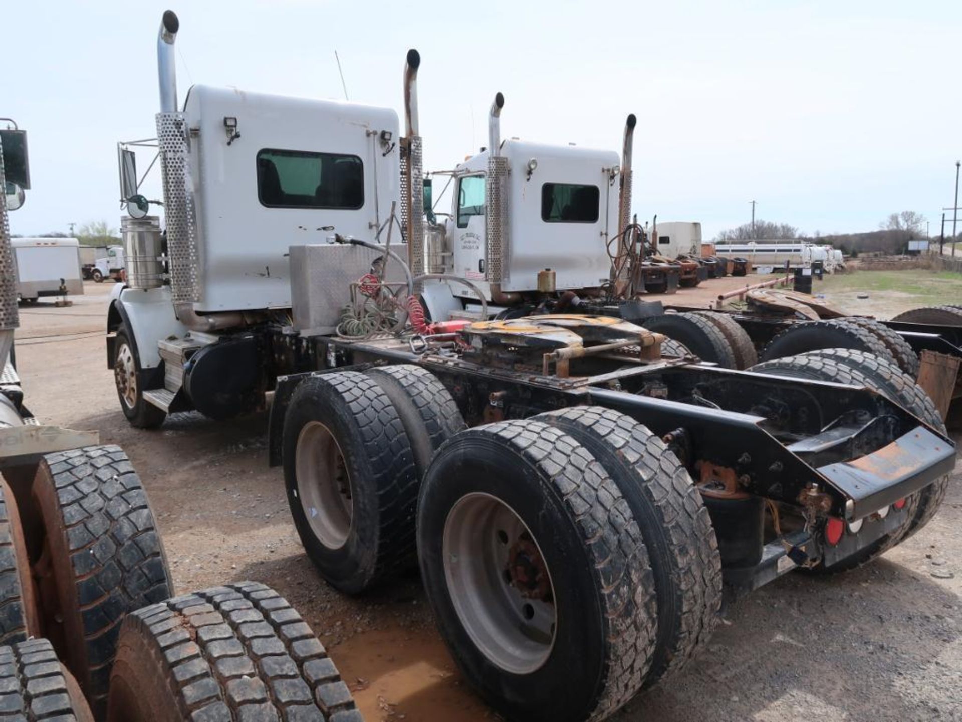 2013 Kenworth Model T800, Tandem Axle Tractor, w/ Masport Vacuum Pump, 14.9L L6 Diesel, Wet Kit, 10- - Image 3 of 7