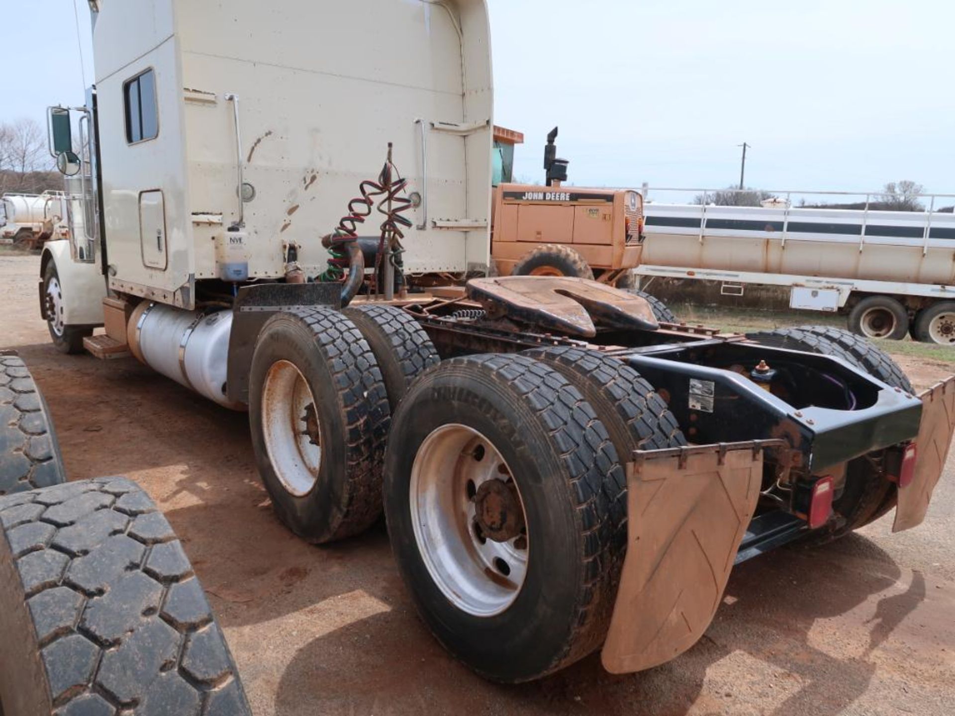 2004 Peterbilt Model 379, Tandem Axle Tractor, Complete w/ Unibilt Sleeper, Masport Pump, Gear Pump, - Image 5 of 9