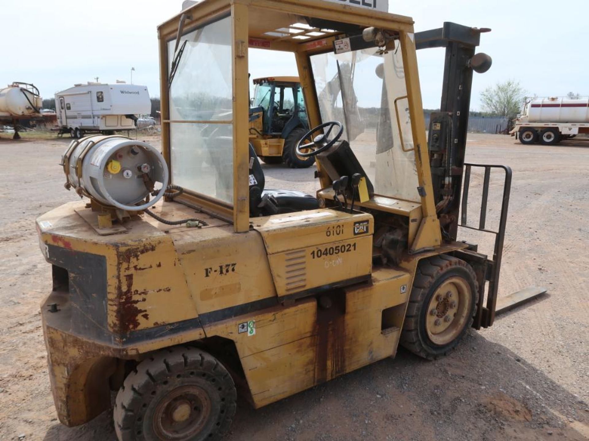 6000 Lb. Cat Forklift, MDL VC60D, Pneumatic Tires, 2-Stage Mast with Sideshift, Propane, Partial Cab - Image 3 of 4