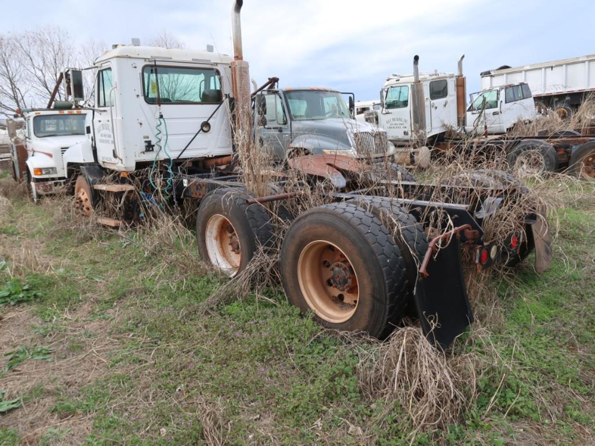 2001 Mack Model CH613, Tractor, 12.0L L6 Diesel, (AS IS - NOT IN SERVICE), VIN: 1M1AA18Y62W148042, U - Image 4 of 4