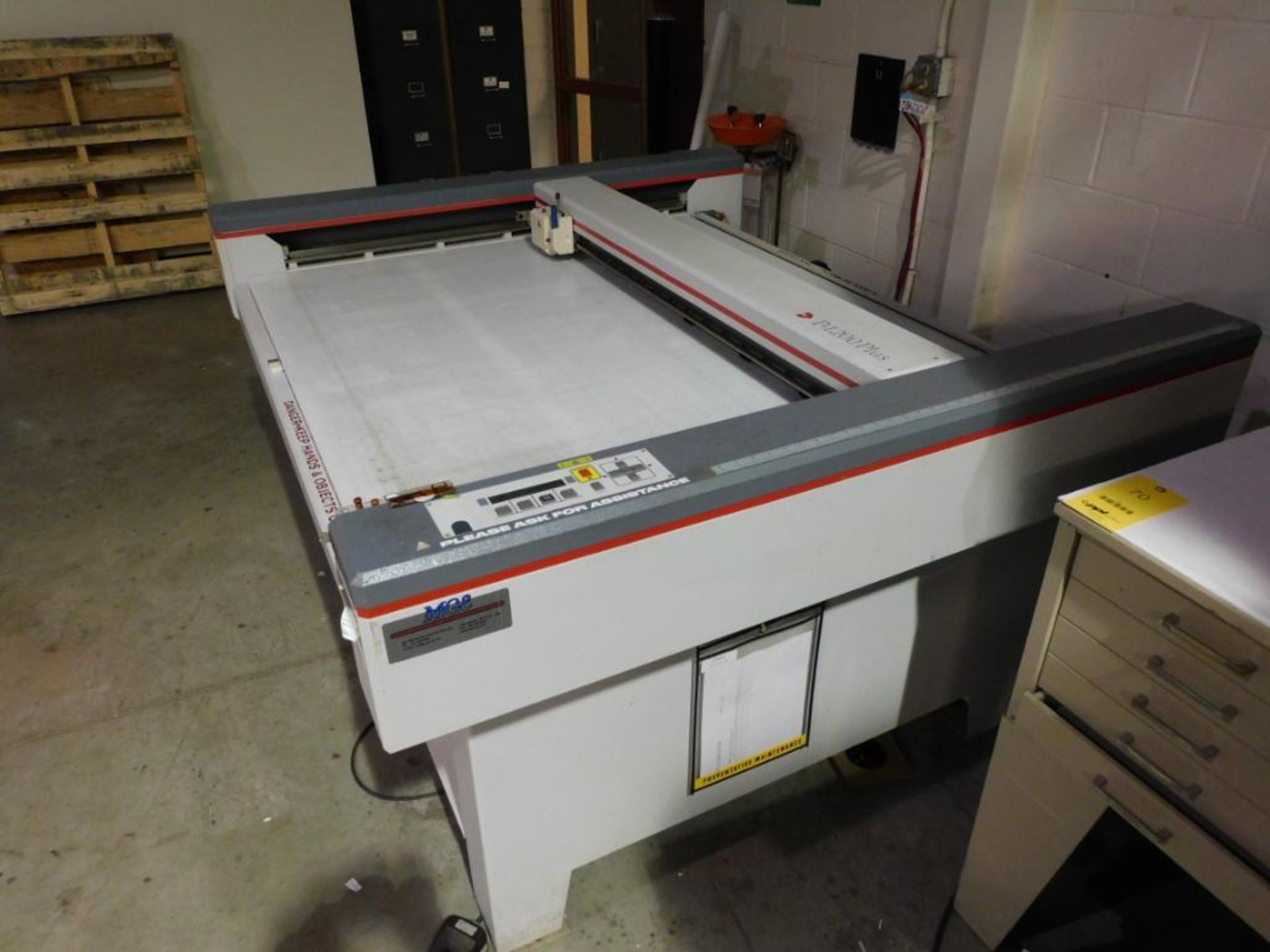 Zund P-1200 Plus Cutting Table, S/N 951800, with Computer - Image 3 of 7