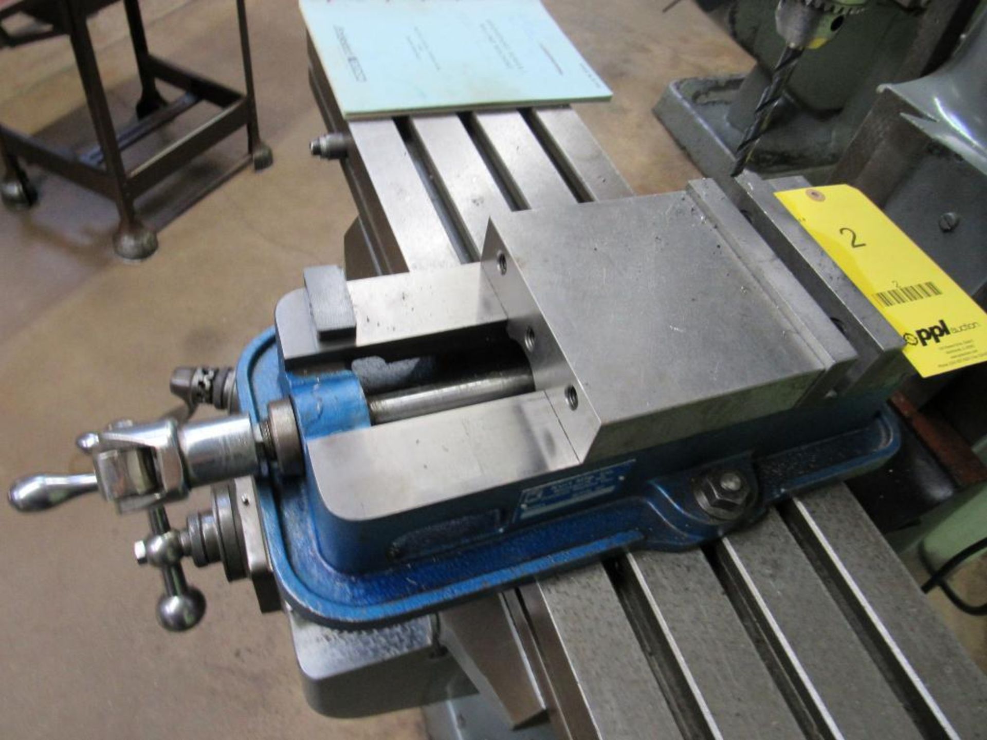 Kurt 6 in. Machine Vise