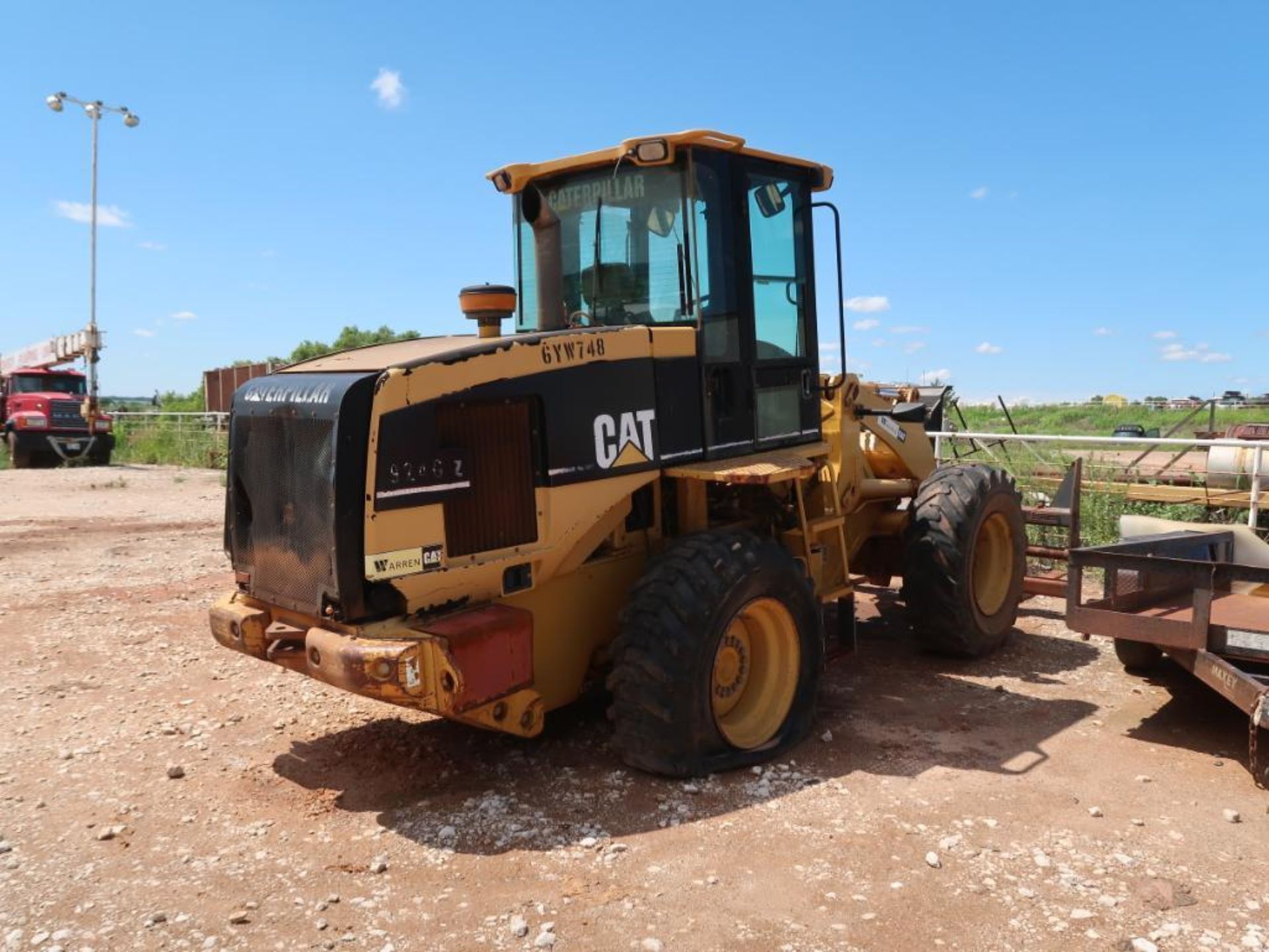 Caterpillar Wheel Loader Model 924 GZ, S/N CAT0924GC6YW00748, 8 ft. Caterpillar Fork (New Batteries) - Image 4 of 6