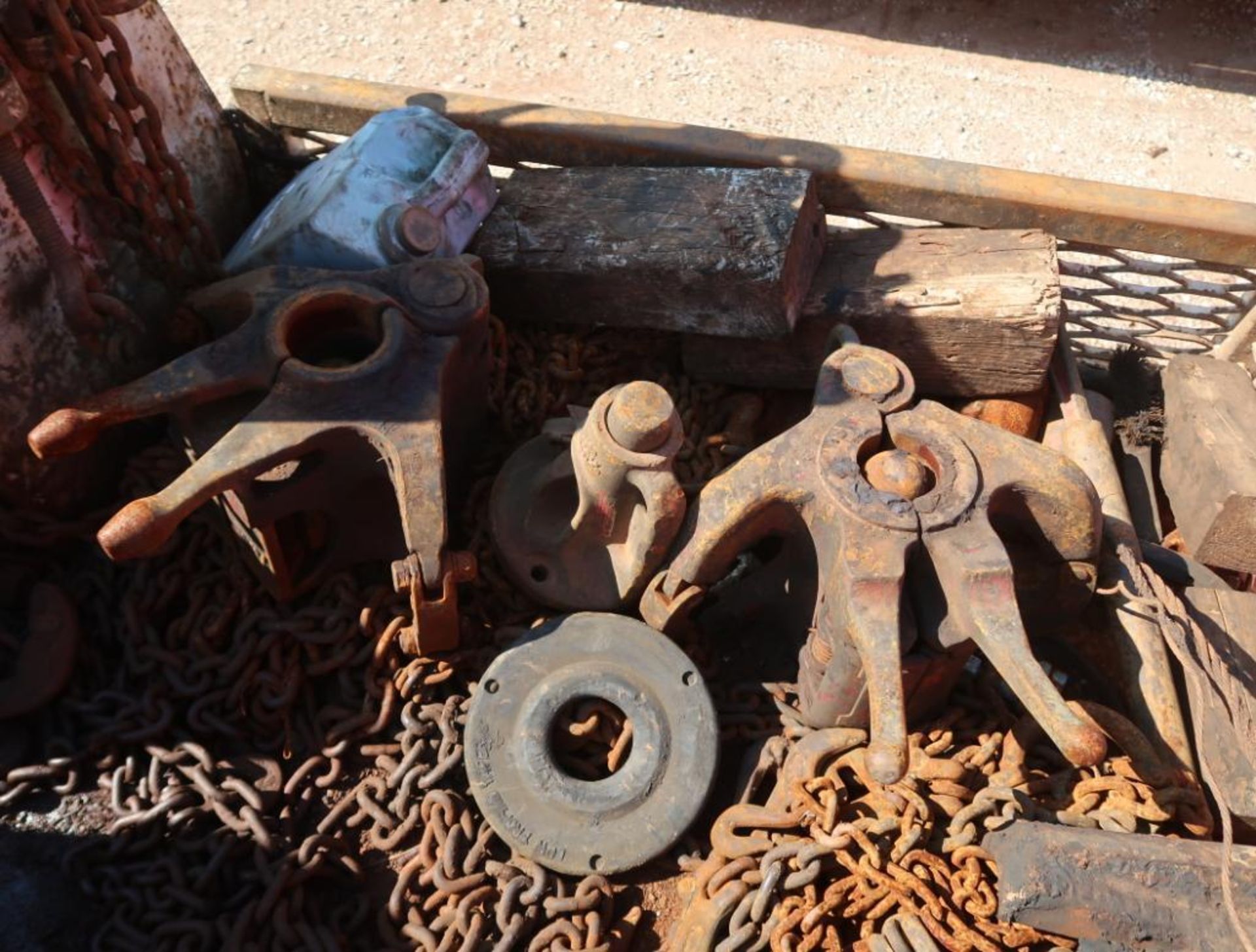 LOT: Contents of Lot #418 including (1) Tubing Tong, (1) Rod Tong, (1) Set of Bails, (1) Rod Hook, ( - Image 3 of 6