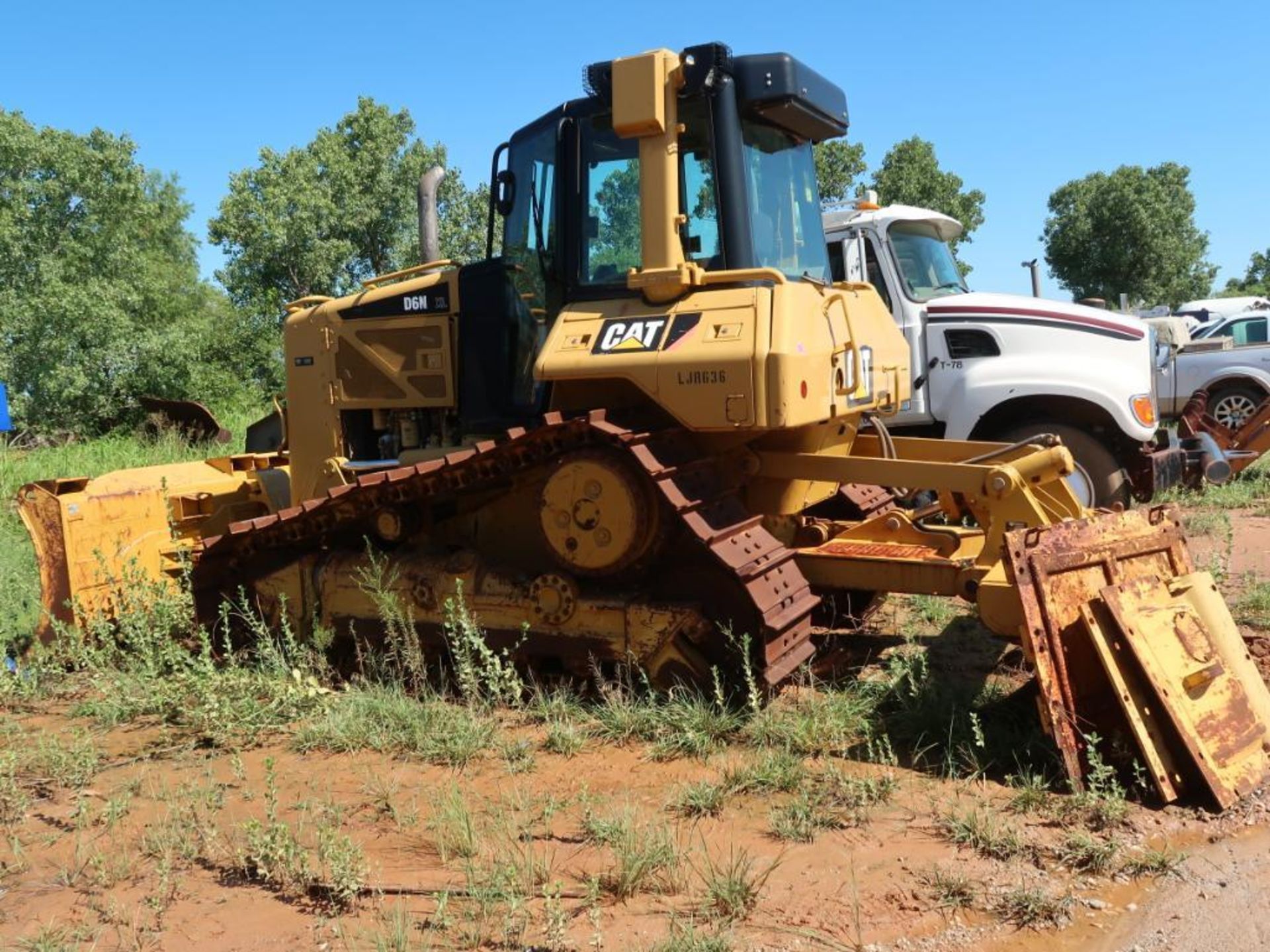 2005 Caterpillar Crawler Tractor Model D6NXL, S/N VLRJR00636, 116 in. Blade, Triple Ripper (needs en