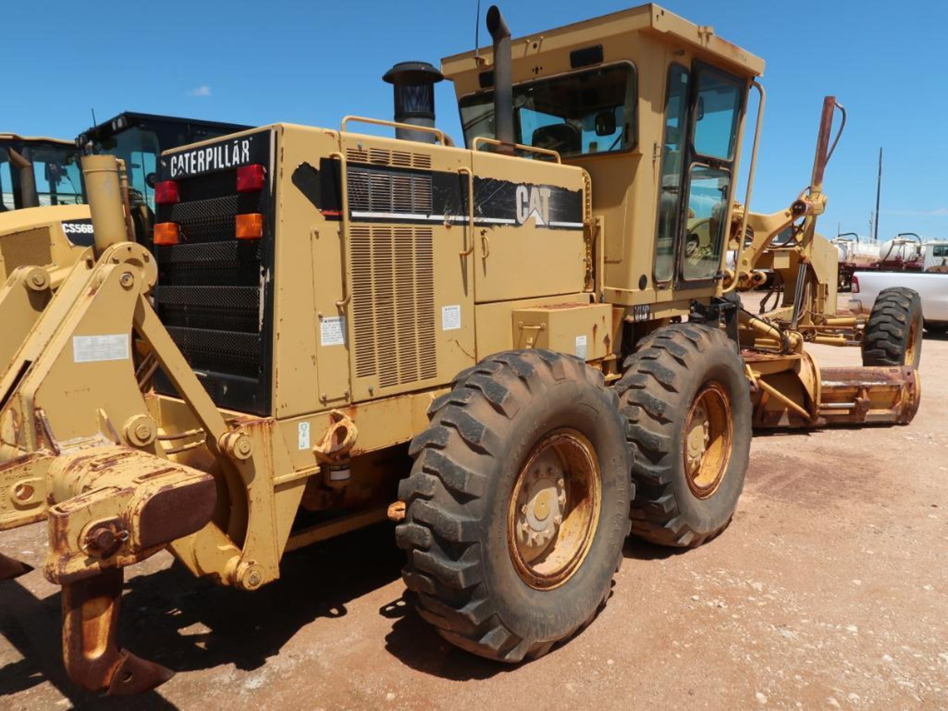 2001 Caterpillar Motor Grader Model 140H, S/N 2ZK07254, 13 ft. Blade, 5 Tong Ripper (#D-009) (runs - - Image 4 of 7