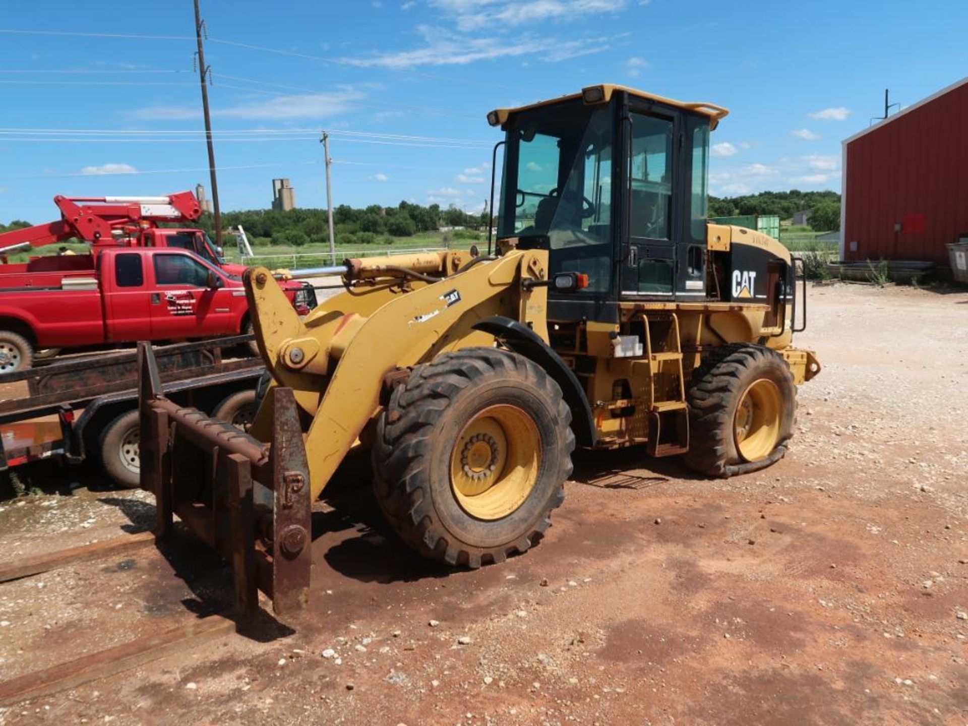 Caterpillar Wheel Loader Model 924 GZ, S/N CAT0924GC6YW00748, 8 ft. Caterpillar Fork (New Batteries)