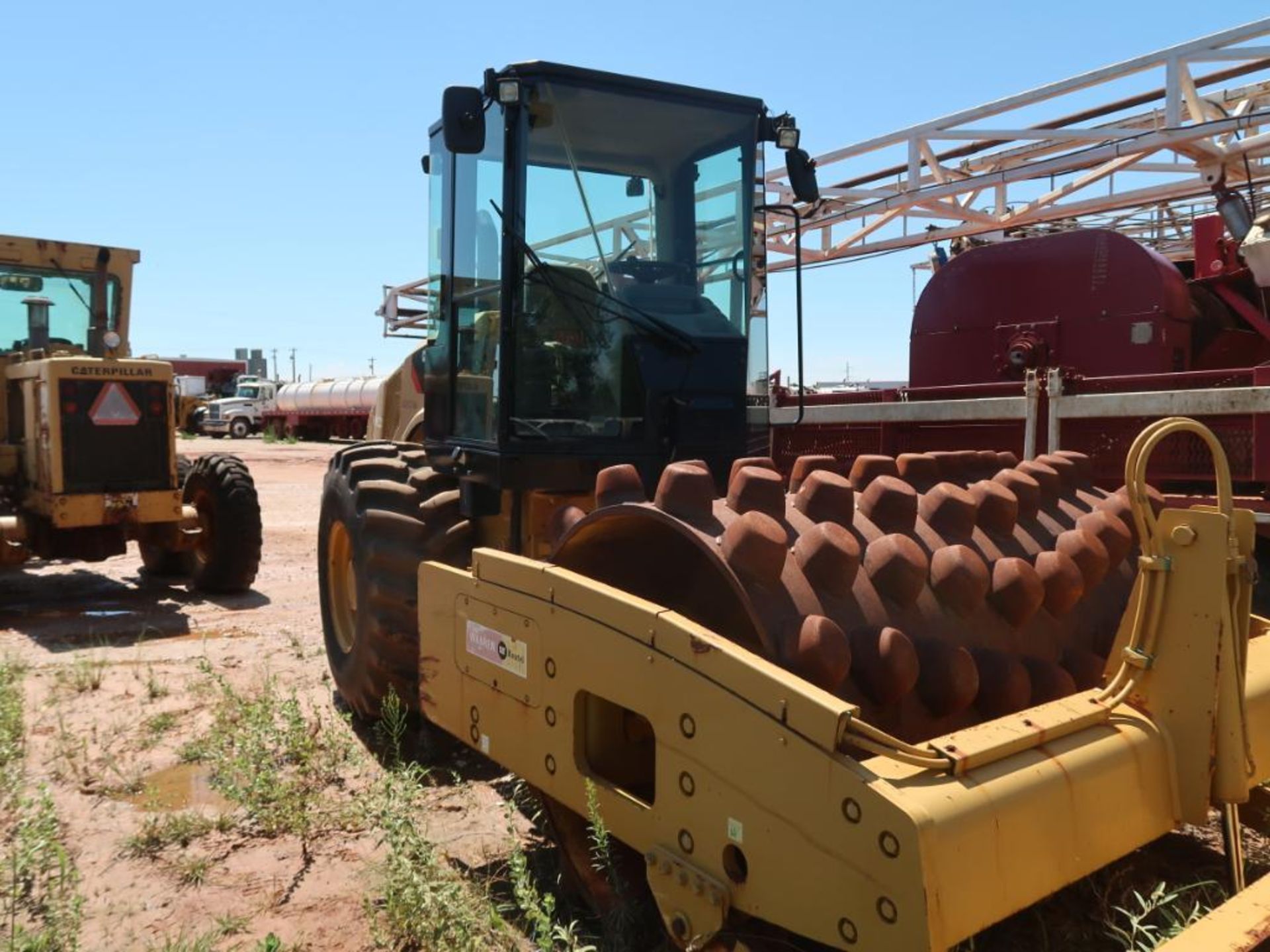 2012 Caterpillar Sheeps Foot Compactor Model CP56, S/N CC5P00746, 84 in. Roller, 96 in. Blade (New B - Image 3 of 7