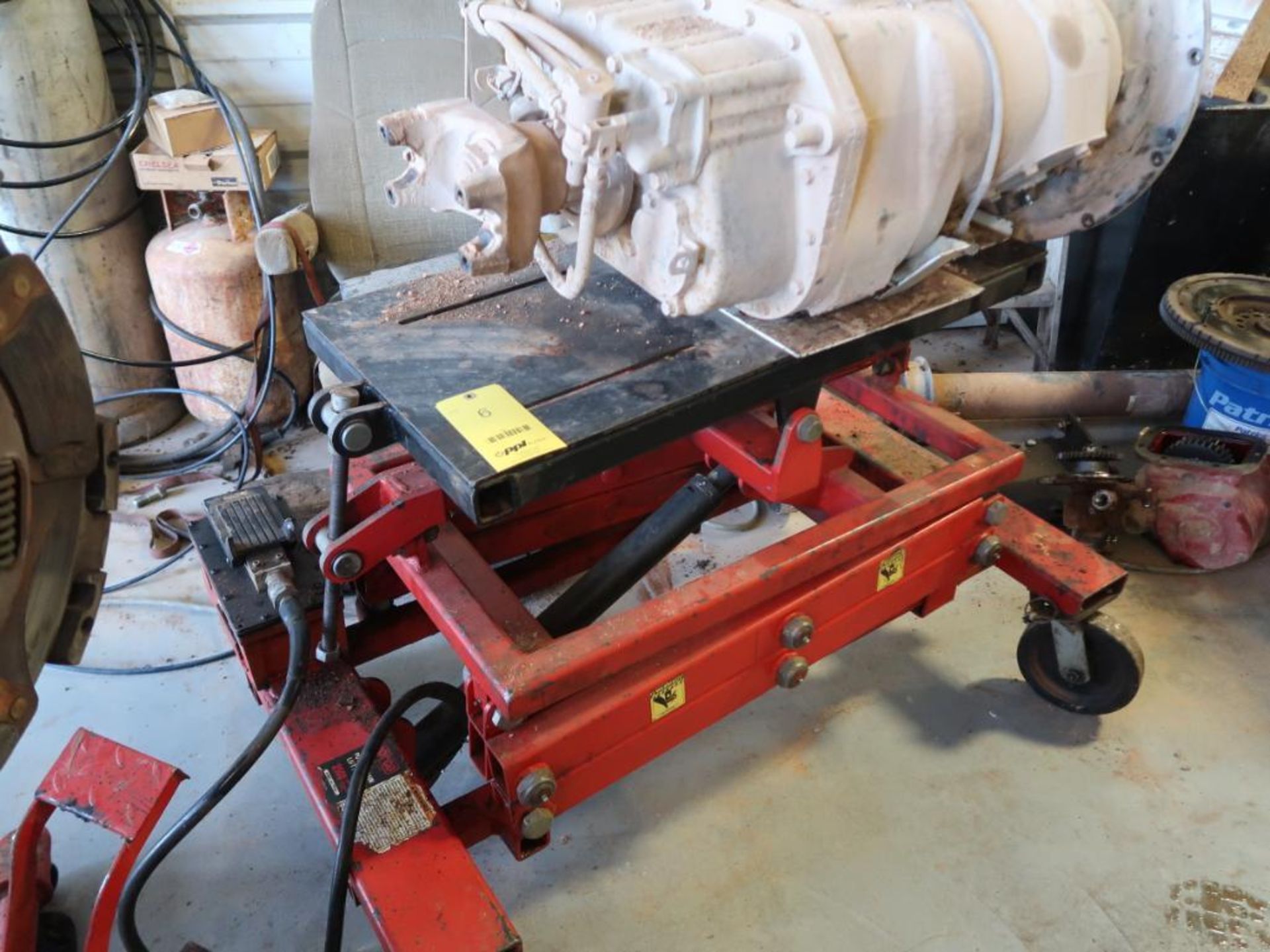 Norco 2500 lb. Air/Hydraulic Power Train Lift Table