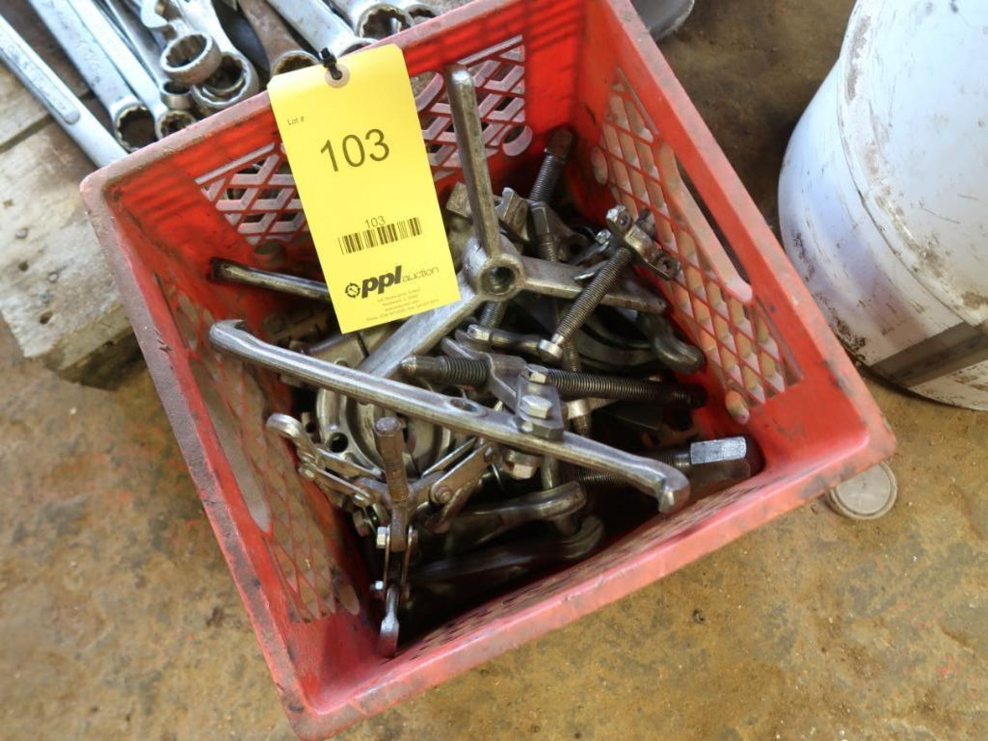 LOT: Assorted Gear Pullers