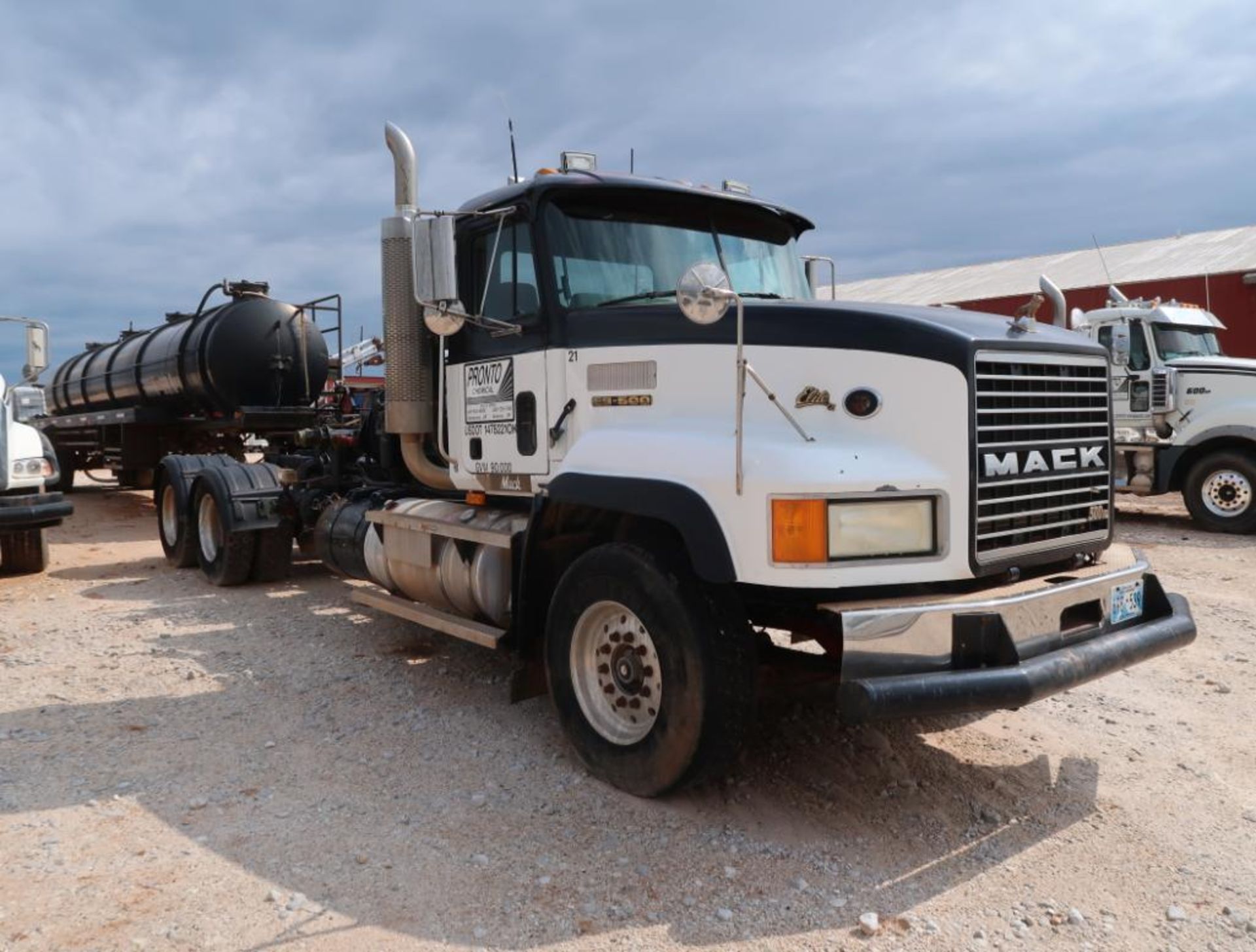 1999 Mack Tandem-Axle Pump Truck Model CL713, VIN 1M1AD12Y3XW006903, E9 500 HP, 18-Speed Transmissio - Image 2 of 9