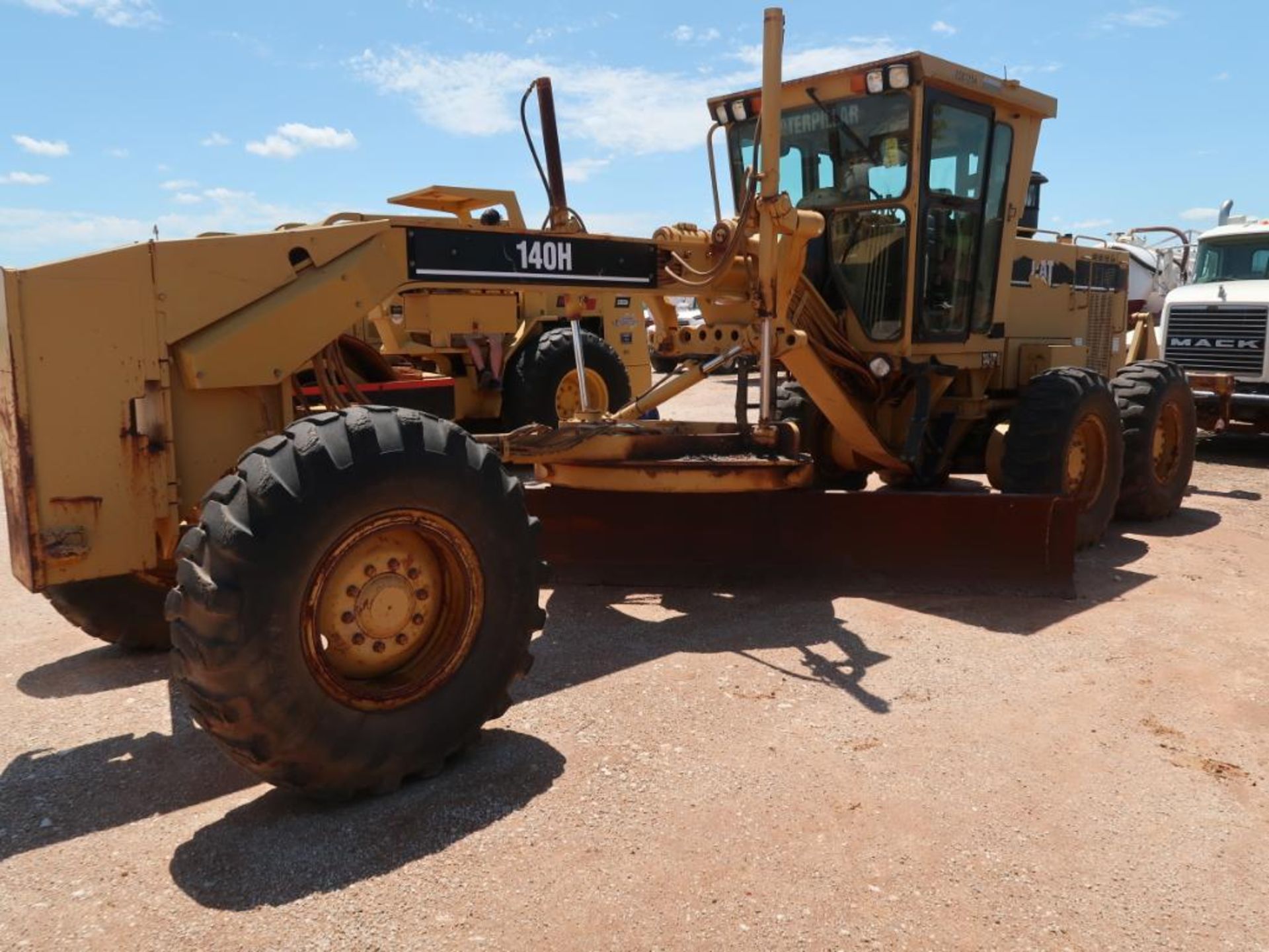 2001 Caterpillar Motor Grader Model 140H, S/N 2ZK07254, 13 ft. Blade, 5 Tong Ripper (#D-009) (runs - - Image 2 of 7