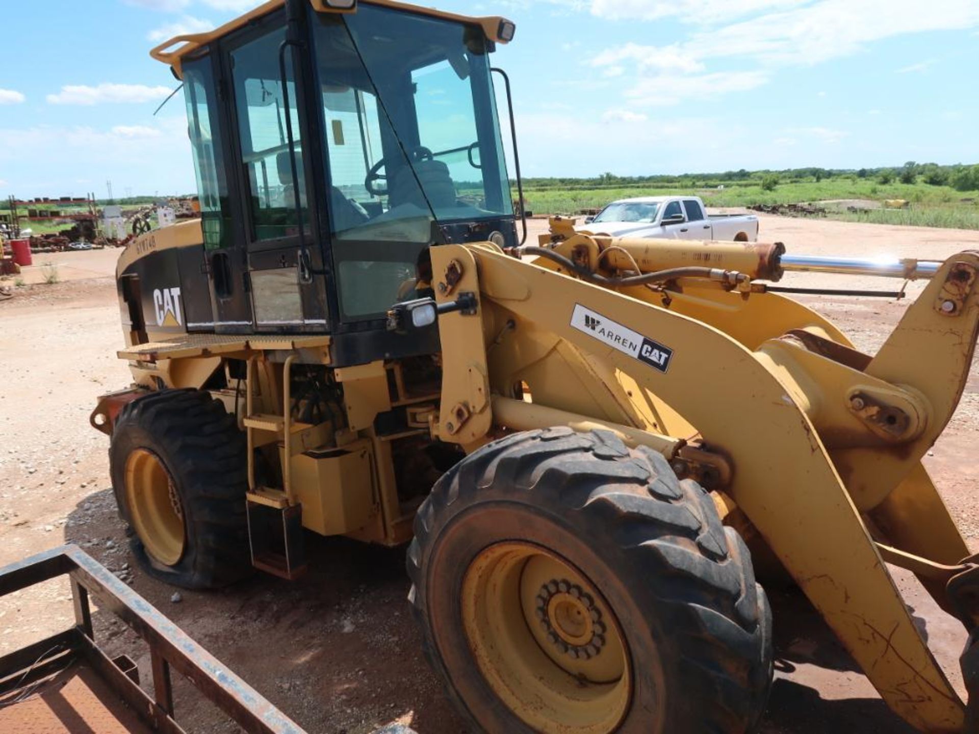 Caterpillar Wheel Loader Model 924 GZ, S/N CAT0924GC6YW00748, 8 ft. Caterpillar Fork (New Batteries) - Image 3 of 6