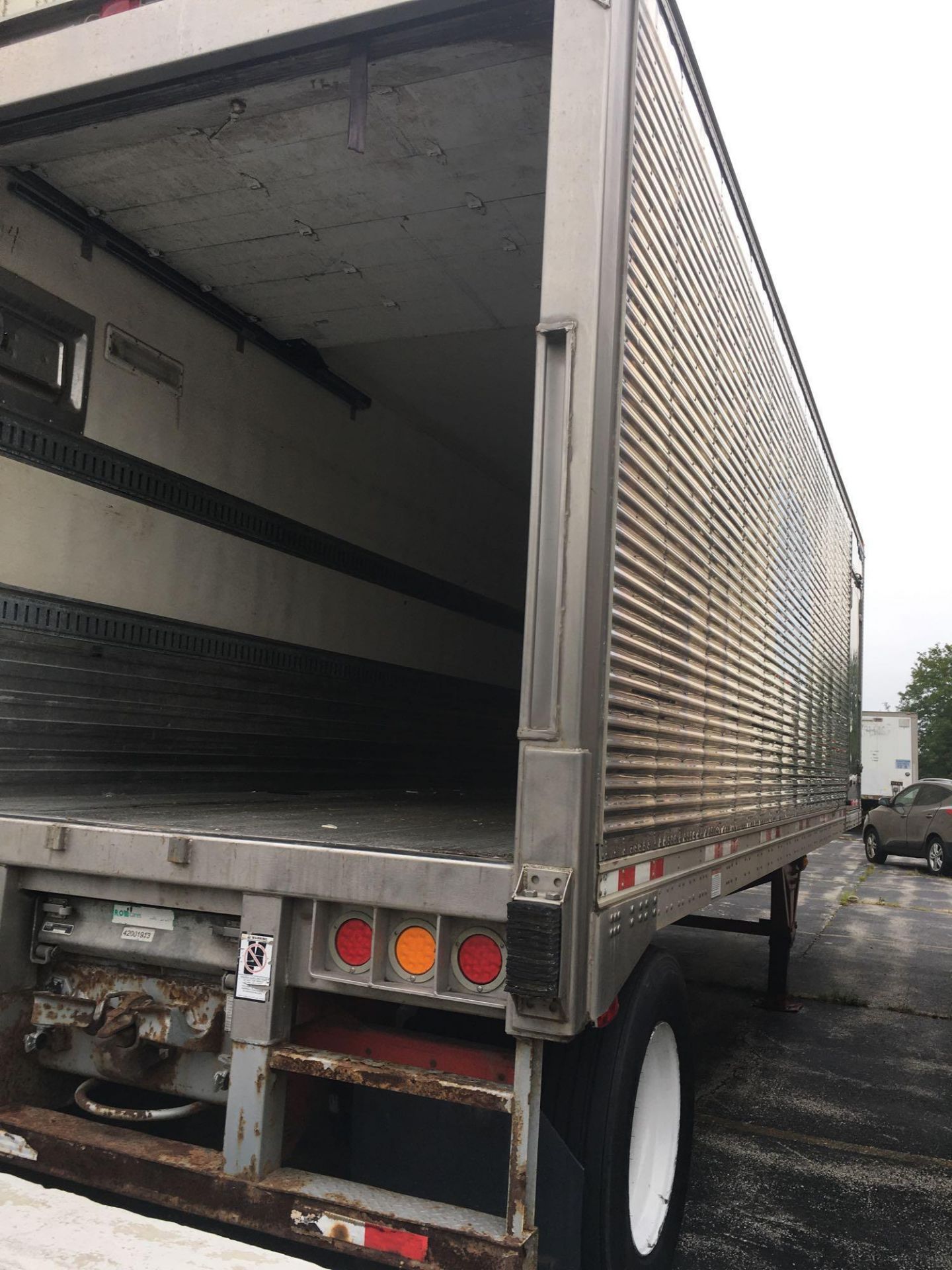 GREAT DANE 29 ft. Stainless Steel Side SA Refrigerated Trailer Carrier Refrrigeration VIN 1GRAA56177 - Image 2 of 7