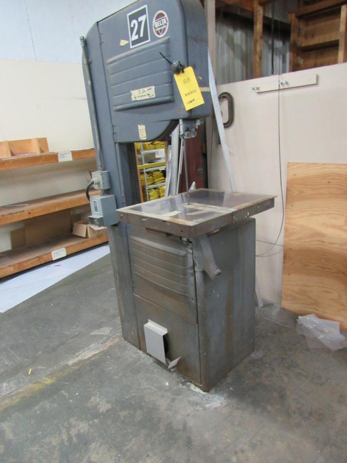 Delta 24 in. Vertical Band Saw (Screen Room) (LOCATED IN SOUTH MILWAUKEE, WI)