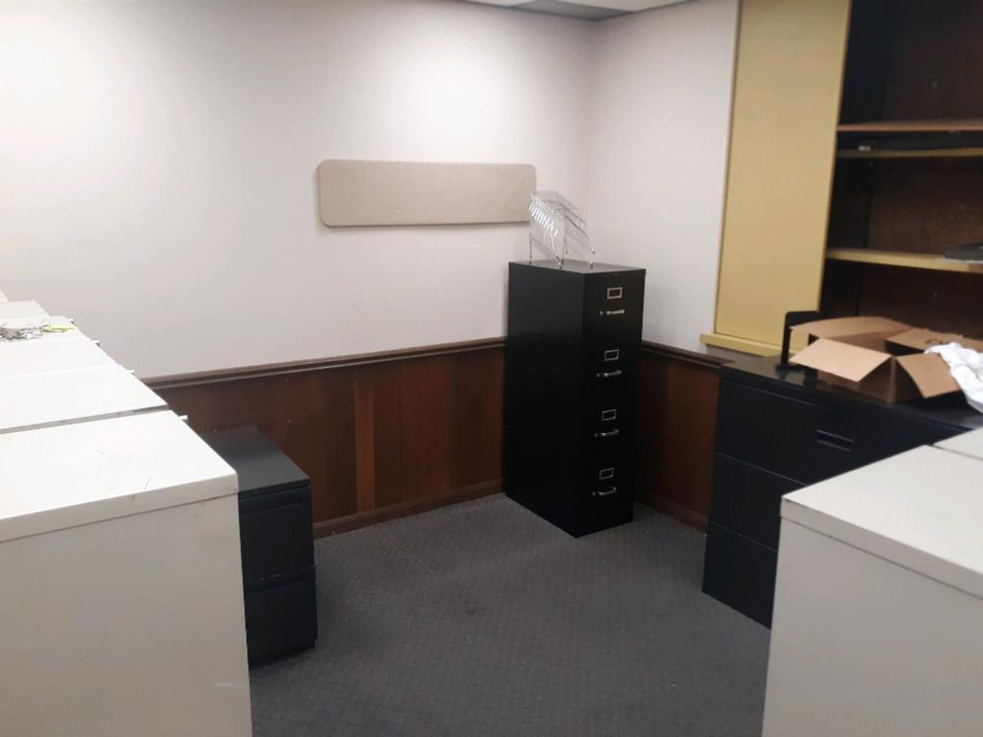 LOT: (2) Offices w/Contents (LOCATED IN SOUTH MILWAUKEE, WI)