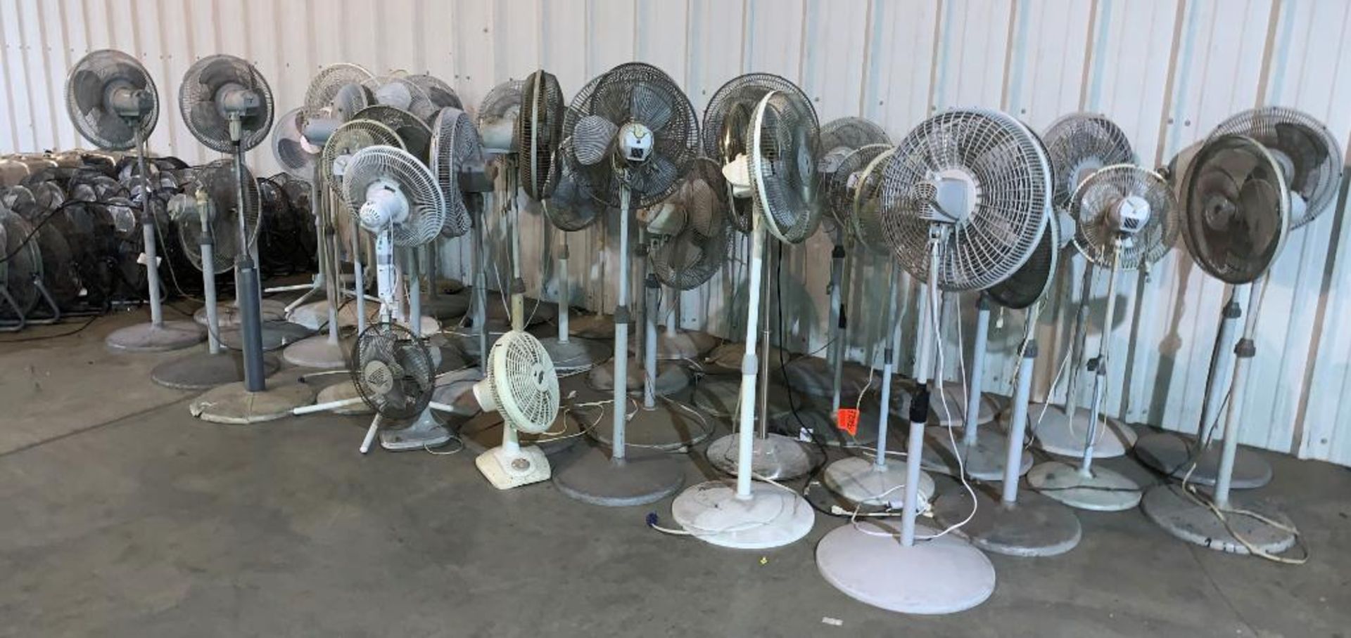 LOT: Misc. Fans (LOCATED IN MT. VERNON, IL)
