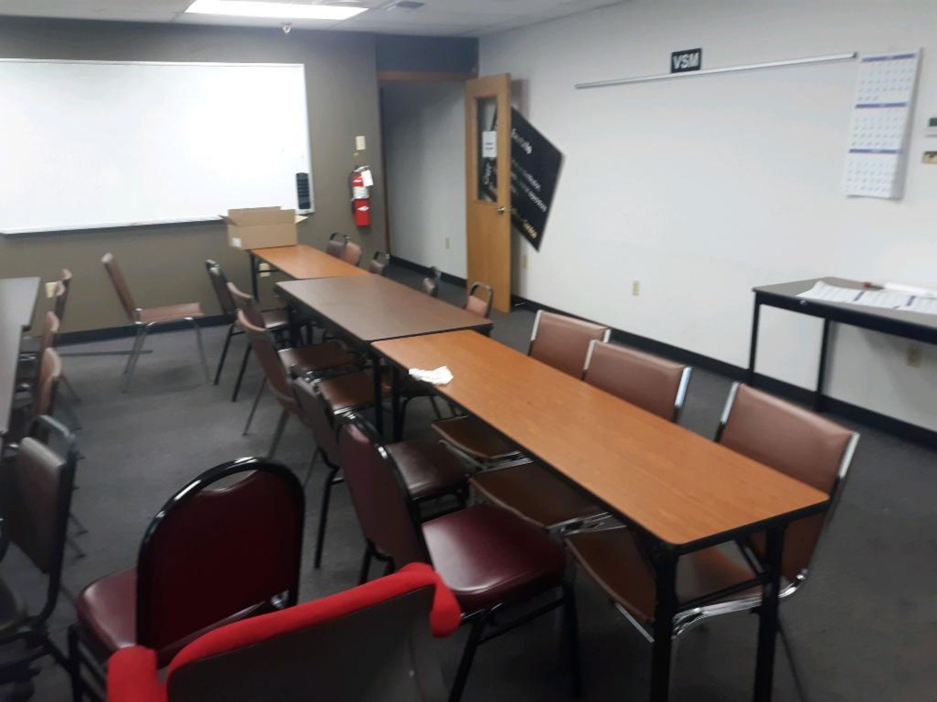 Training Room w/Contents, Table w/Chairs (LOCATED IN SOUTH MILWAUKEE, WI)