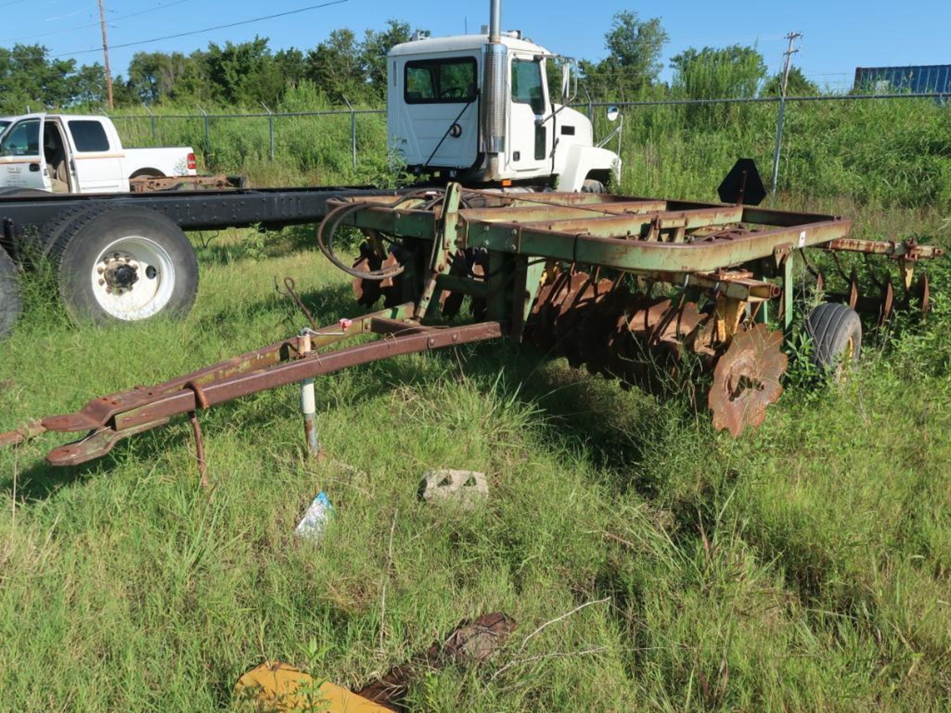 John Deere Tandem Disc (LOCATED IN ARDMORE, OK.)