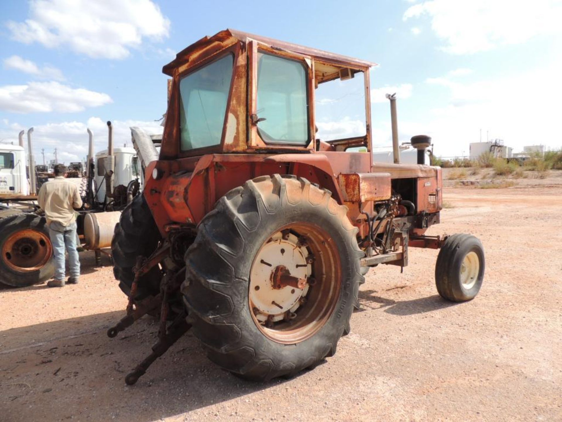 Allis Chalmers One Ninety Tractor (Fuel Pump Not Priming / Missing Alternator) (LOCATED IN - Image 3 of 4