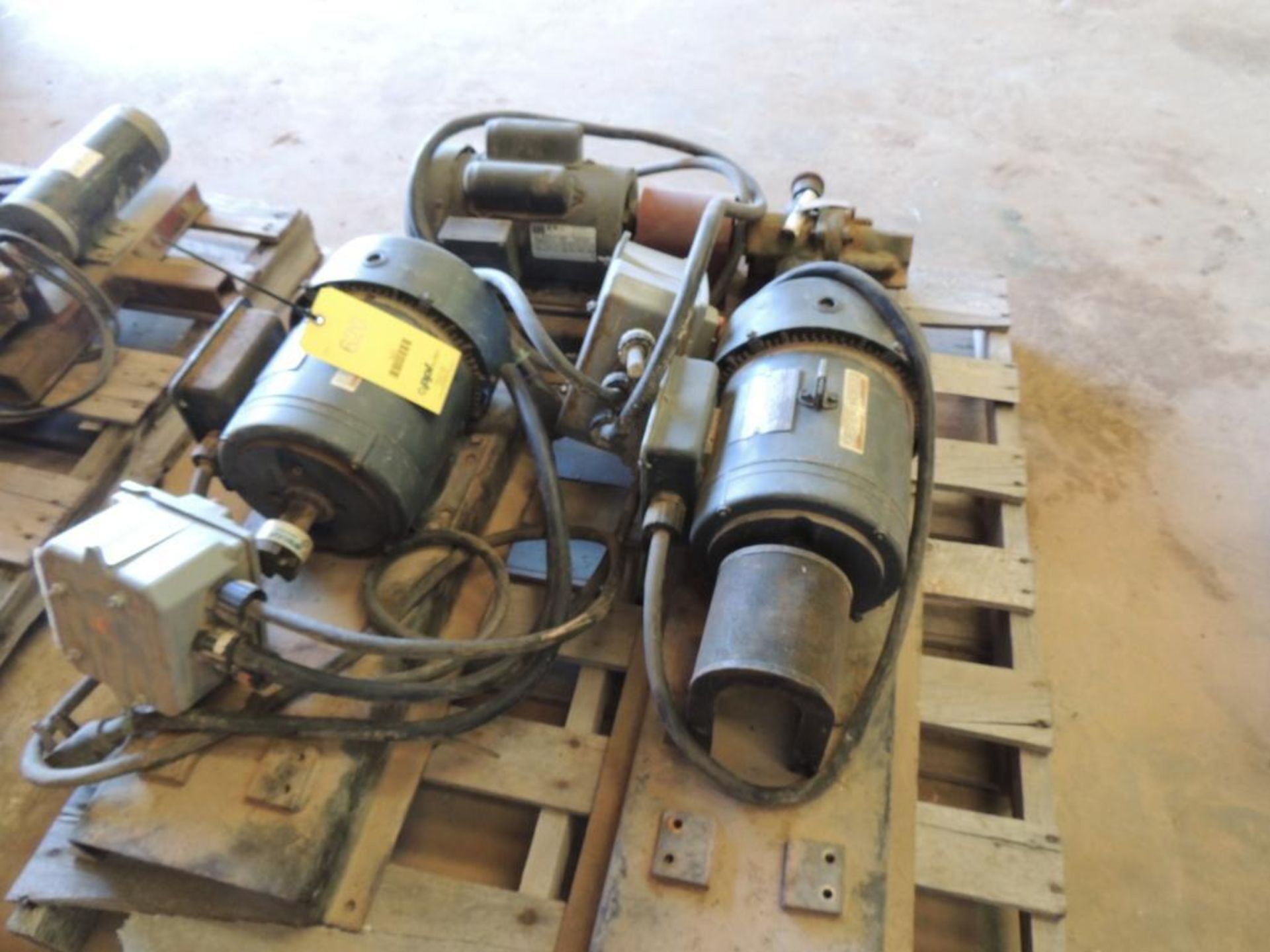 LOT: (2) Marathon Electric Motors, 182T Frame, 1 Ph, 115/230 Volt, (1) WEG Electric Motor 2 HP, 1720