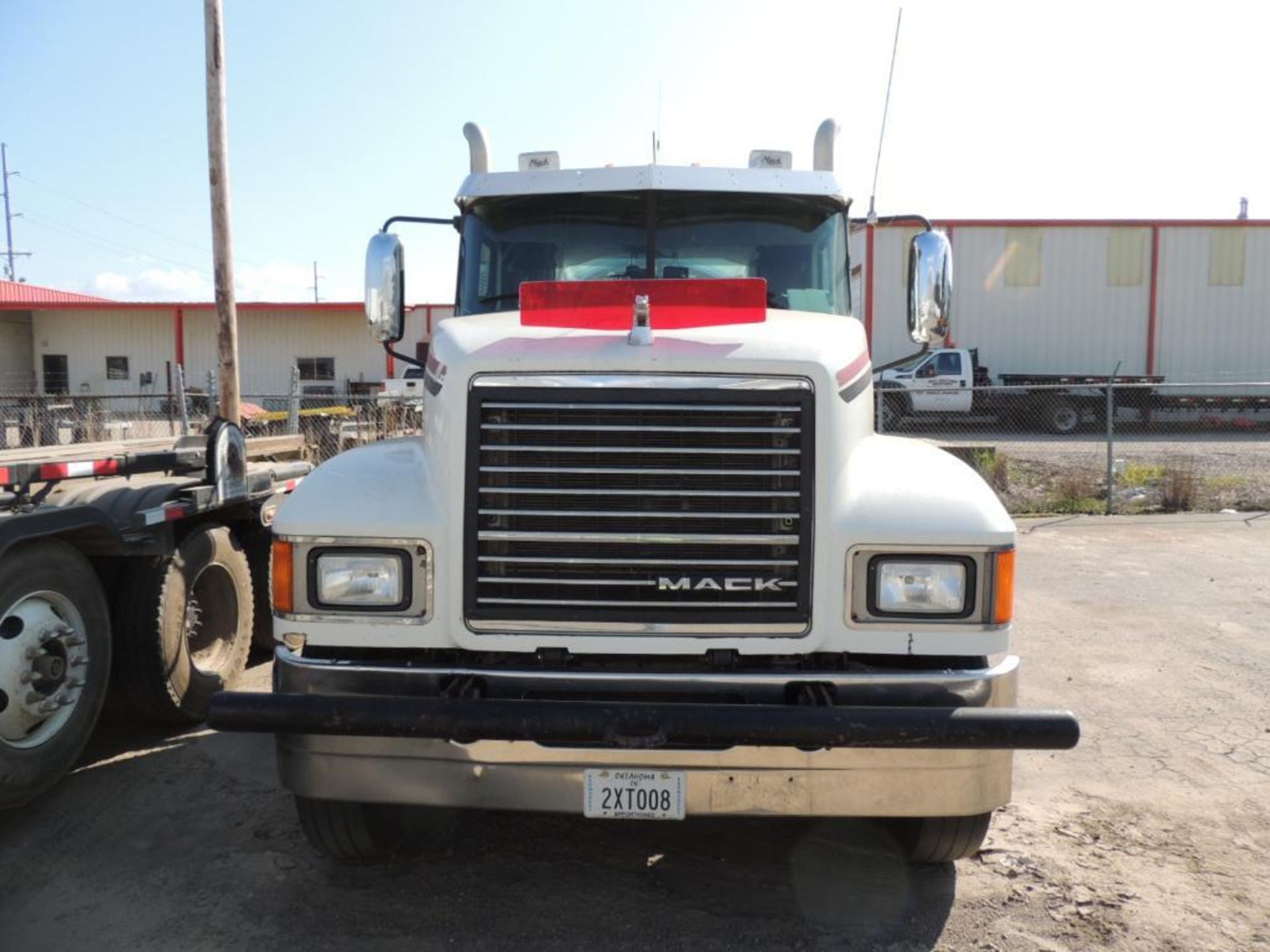 2011 Mack Pinnacle 13 Tractor, MP8, Maxi Torque 13 Spd. Trans, 214 WB, Fruitland RCF500 Pump Vin # - Image 2 of 6