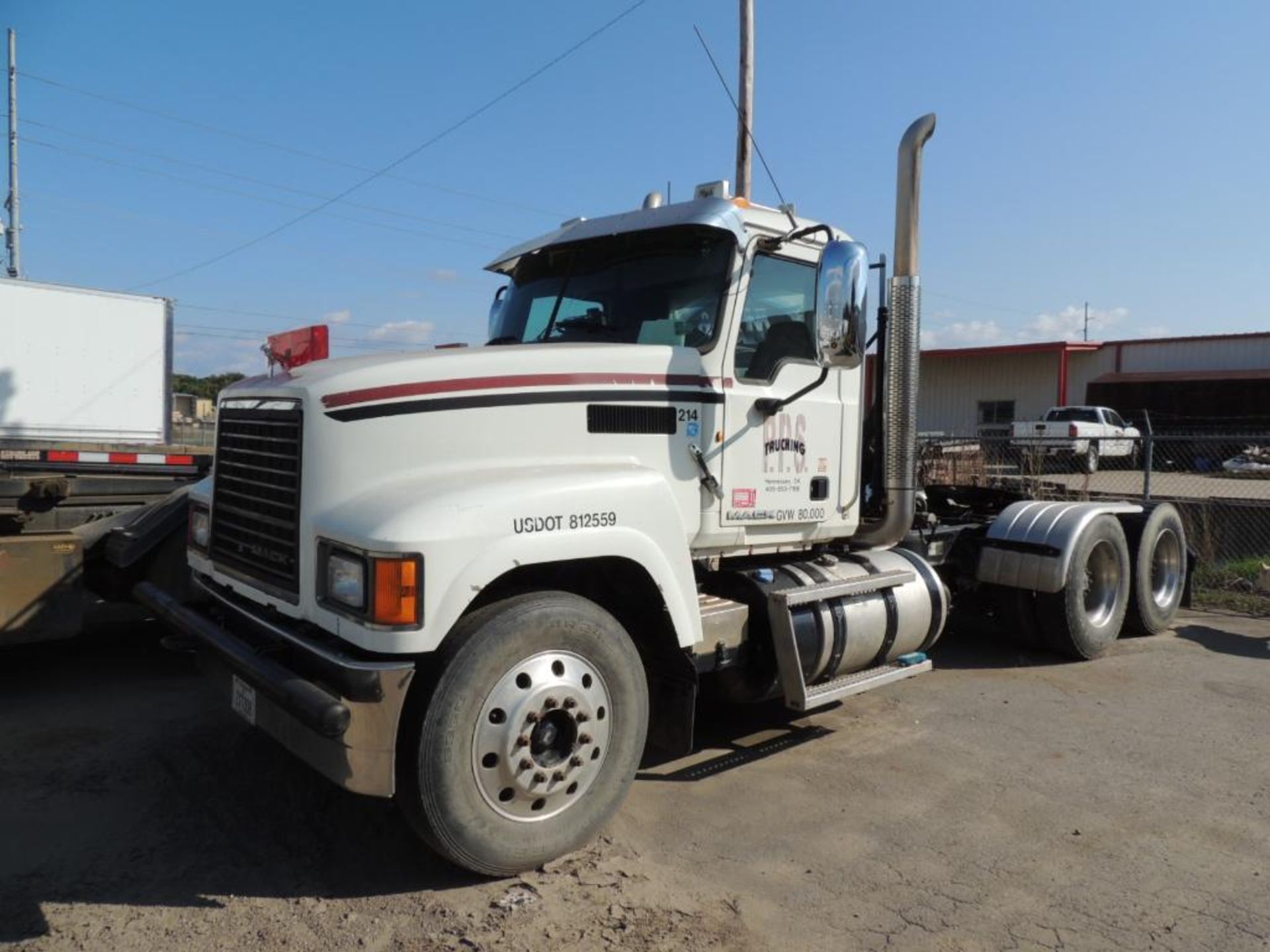 2011 Mack Pinnacle 13 Tractor, MP8, Maxi Torque 13 Spd. Trans, 214 WB, Fruitland RCF500 Pump Vin #