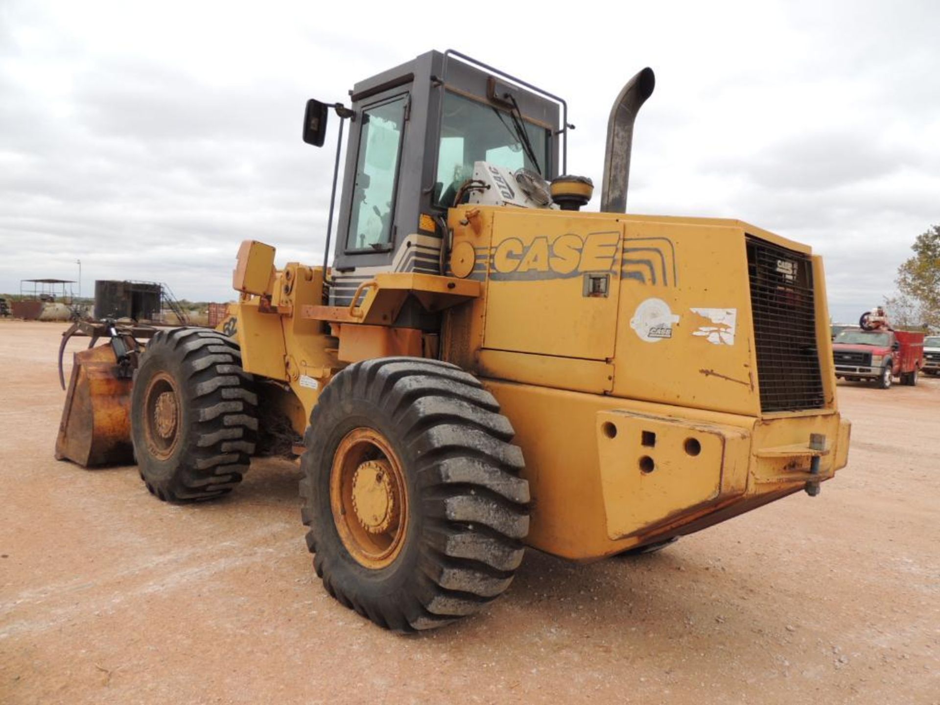 Case 621B Wheel Loader, 100 in. GP Bucket, Grapple, Brake Pressure Low, Transmission Will Not - Image 4 of 5