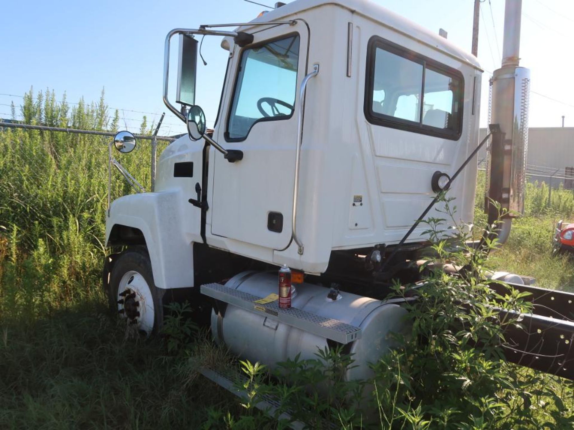 2004 Mack Truck Tractor, VIN 1M1AA14Y14N155446 (#T-203) (LOCATED IN ARDMORE, OK.) - Image 3 of 6