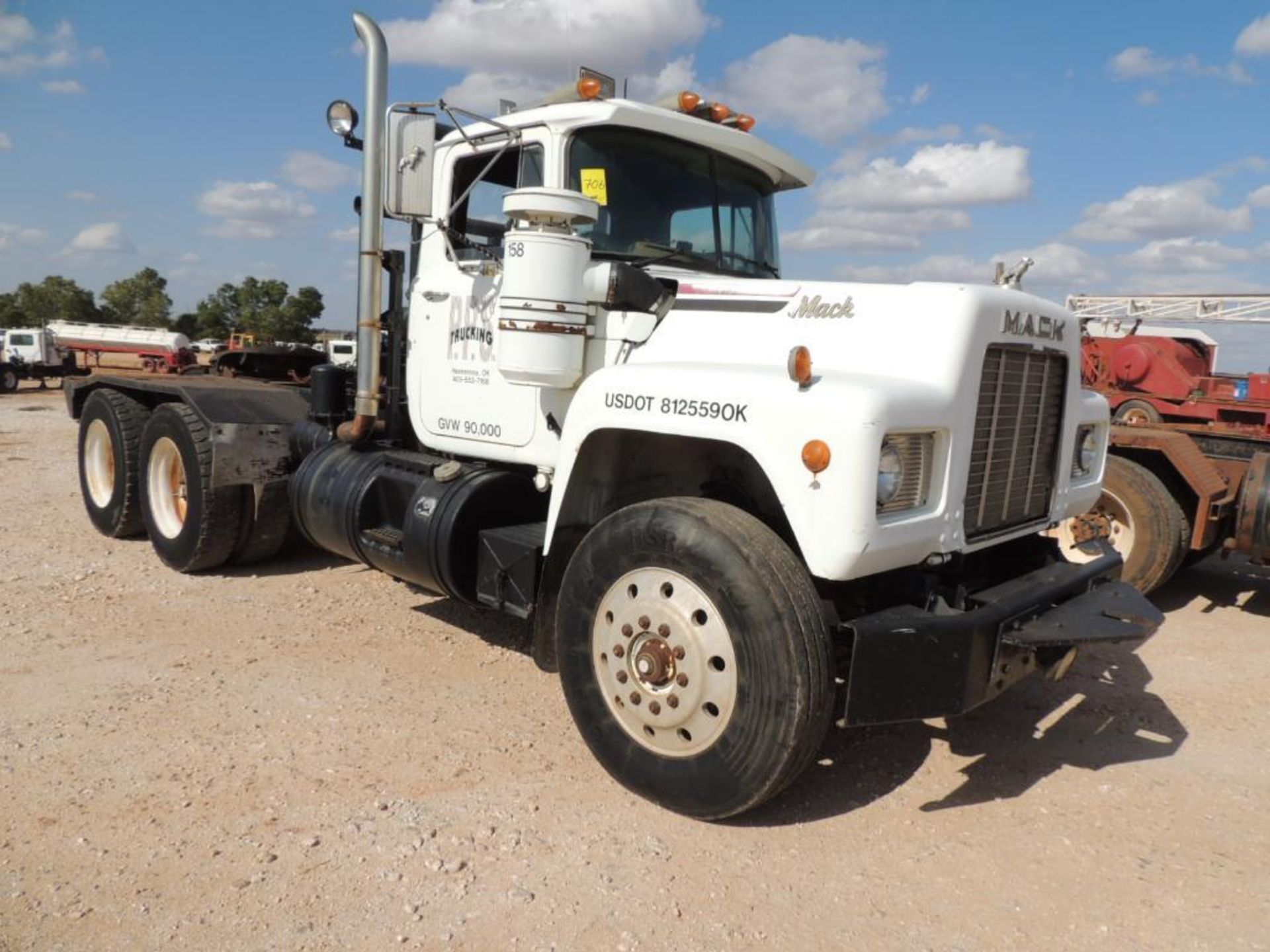 1998 Mack RD690S EM6, 5 Spd Twin Stick Trans, Gardner Denver Pump, Tulsa Winch, 187 WB, New - Image 2 of 4