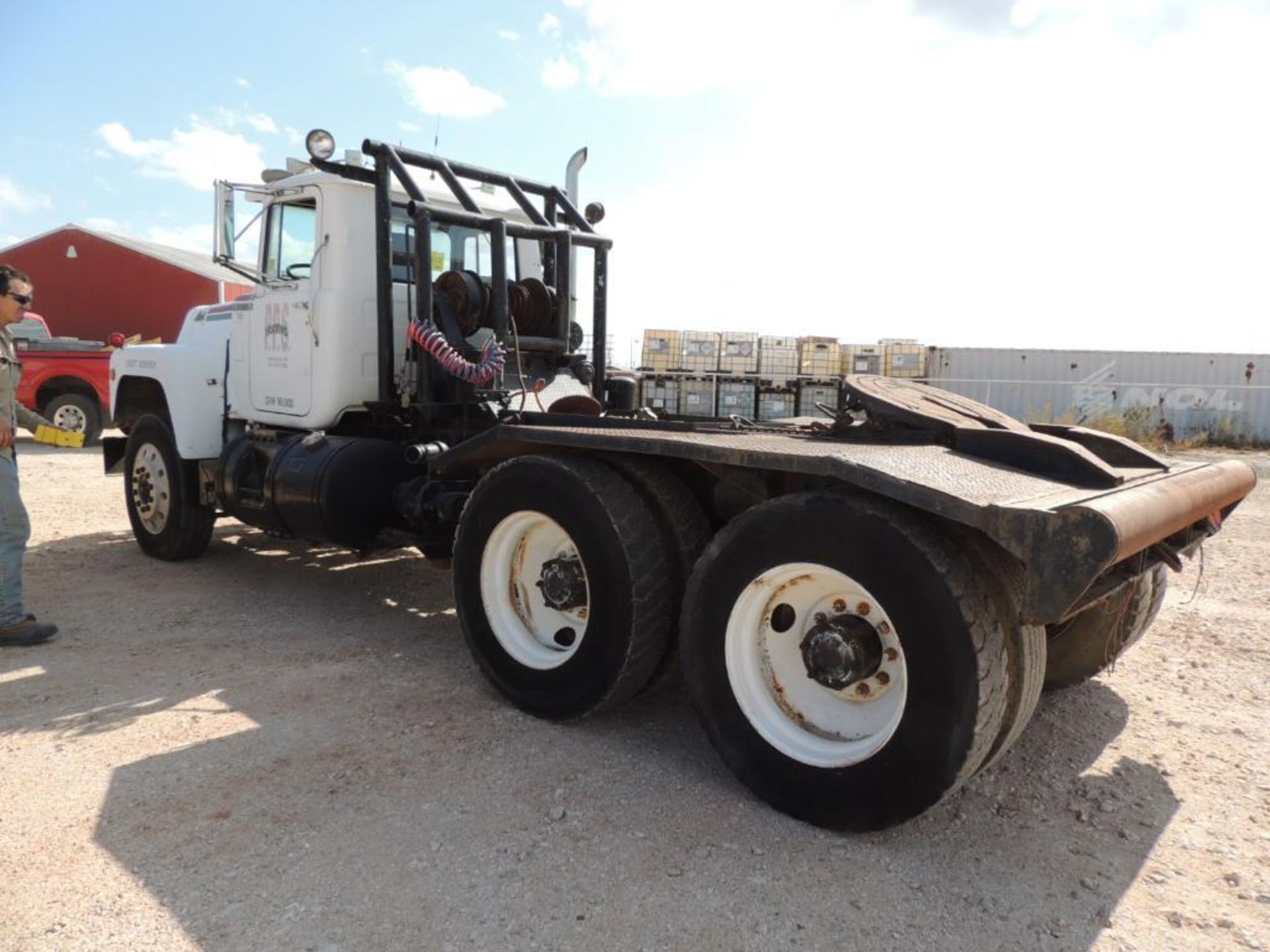 1998 Mack RD690S EM6, 5 Spd Twin Stick Trans, Gardner Denver Pump, Tulsa Winch, 187 WB, New - Image 4 of 4