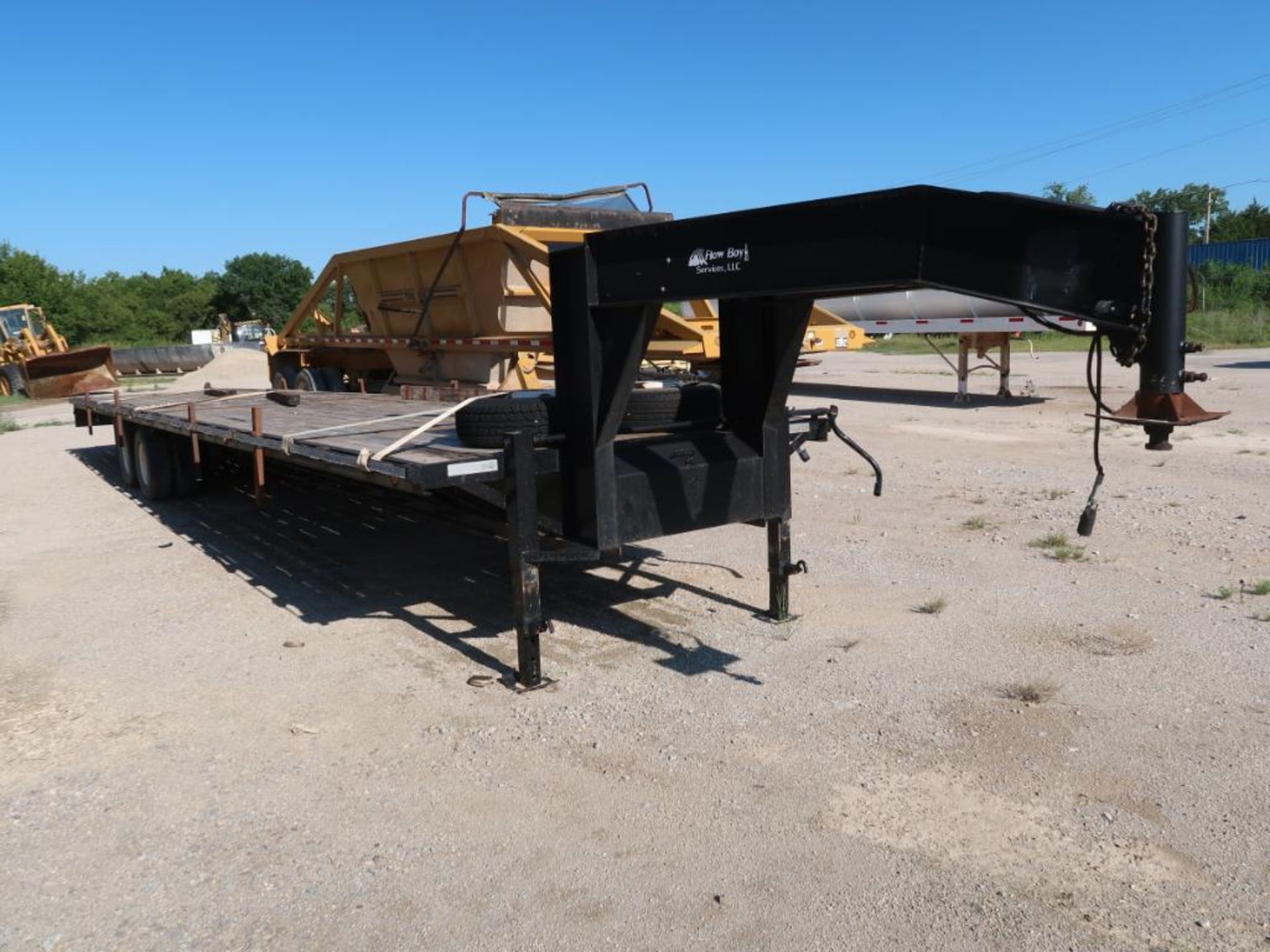 2005 Banens 40 ft. Dual Tandem-Axle Gooseneck Trailer, VIN 3A9S6242X5C101026 (#TR-118) (needs