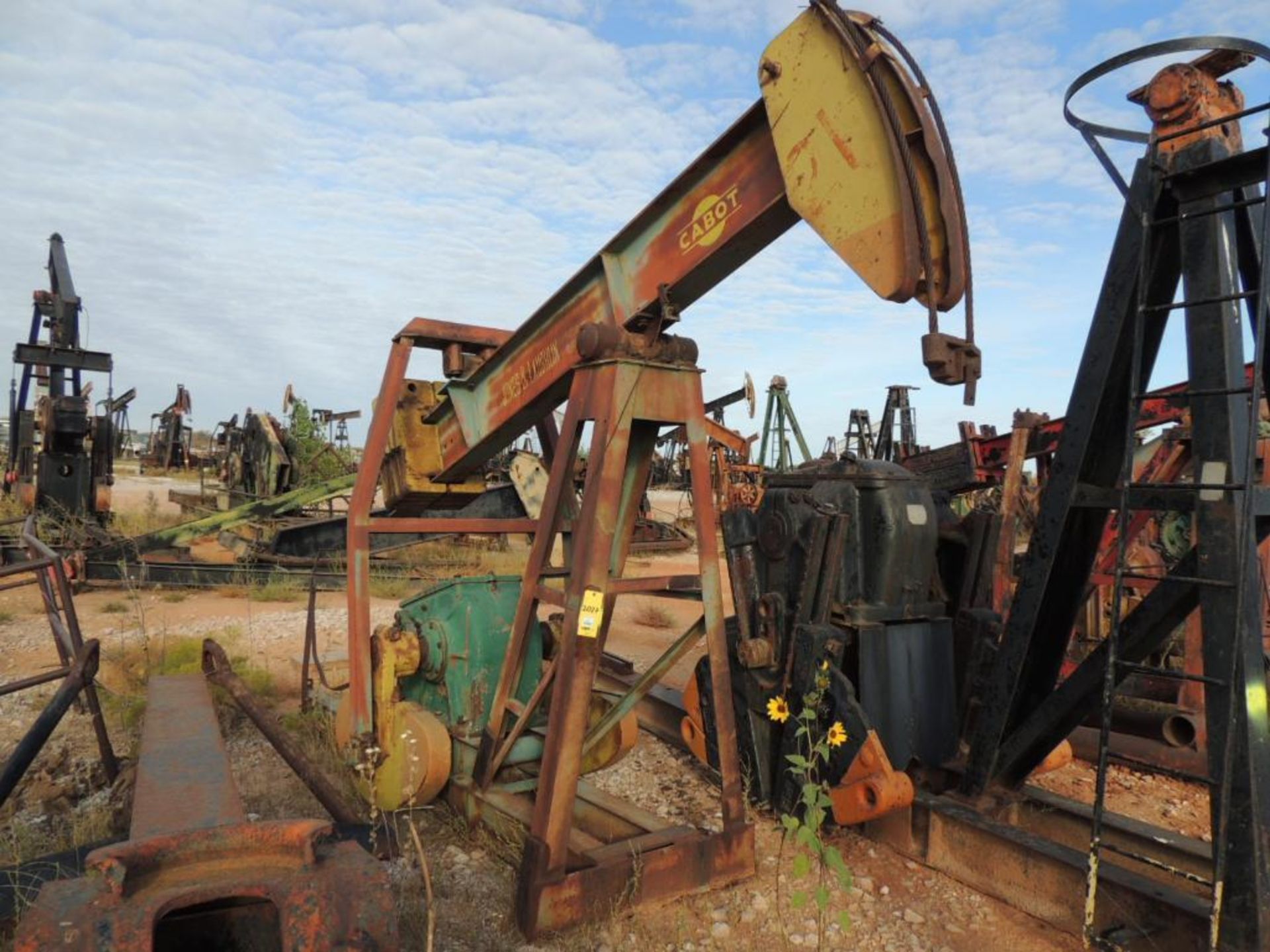 Cabot Pump Jack Model TH10F-11DC (Located Lower Yard)(LOCATED IN HENNESSEY, OK)