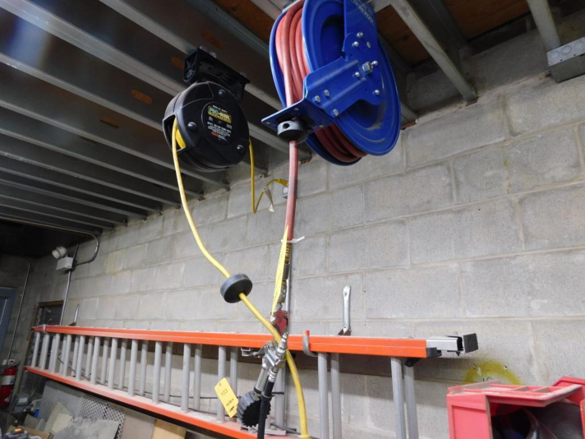 LOT: Retractable Hose Reel & Electric 3-Way