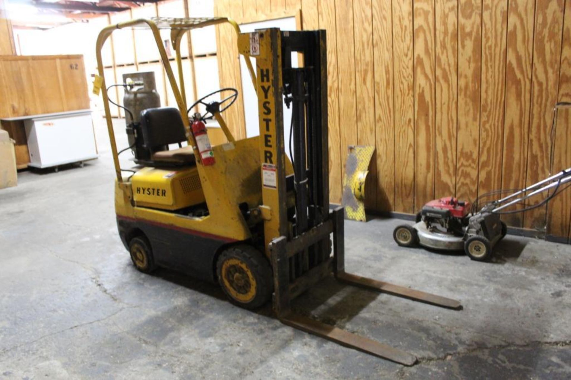 Hyster 2000 lb. LP Forklift, Short 2-Stage Mast