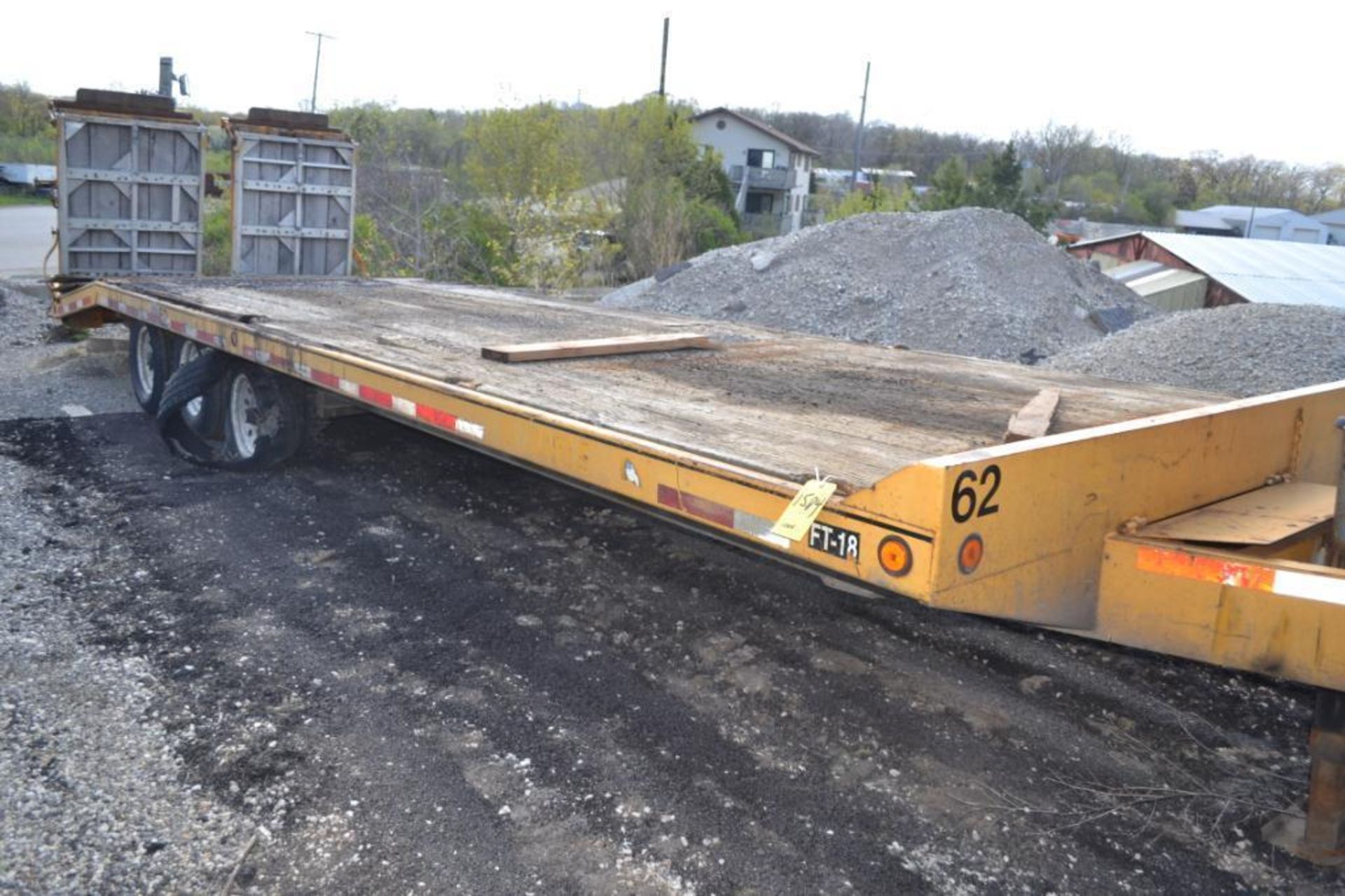2002 Felling 96 in. x 22 ft. Wood Deck Tri-Axle Flatbed Trailer, VIN 5FTDE272021018491, 48 in. Beave