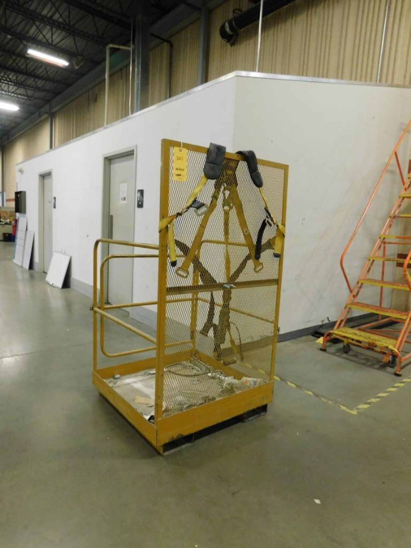 Manlift Safety Cage (LOCATED IN MINNEAPOLIS, MN.)