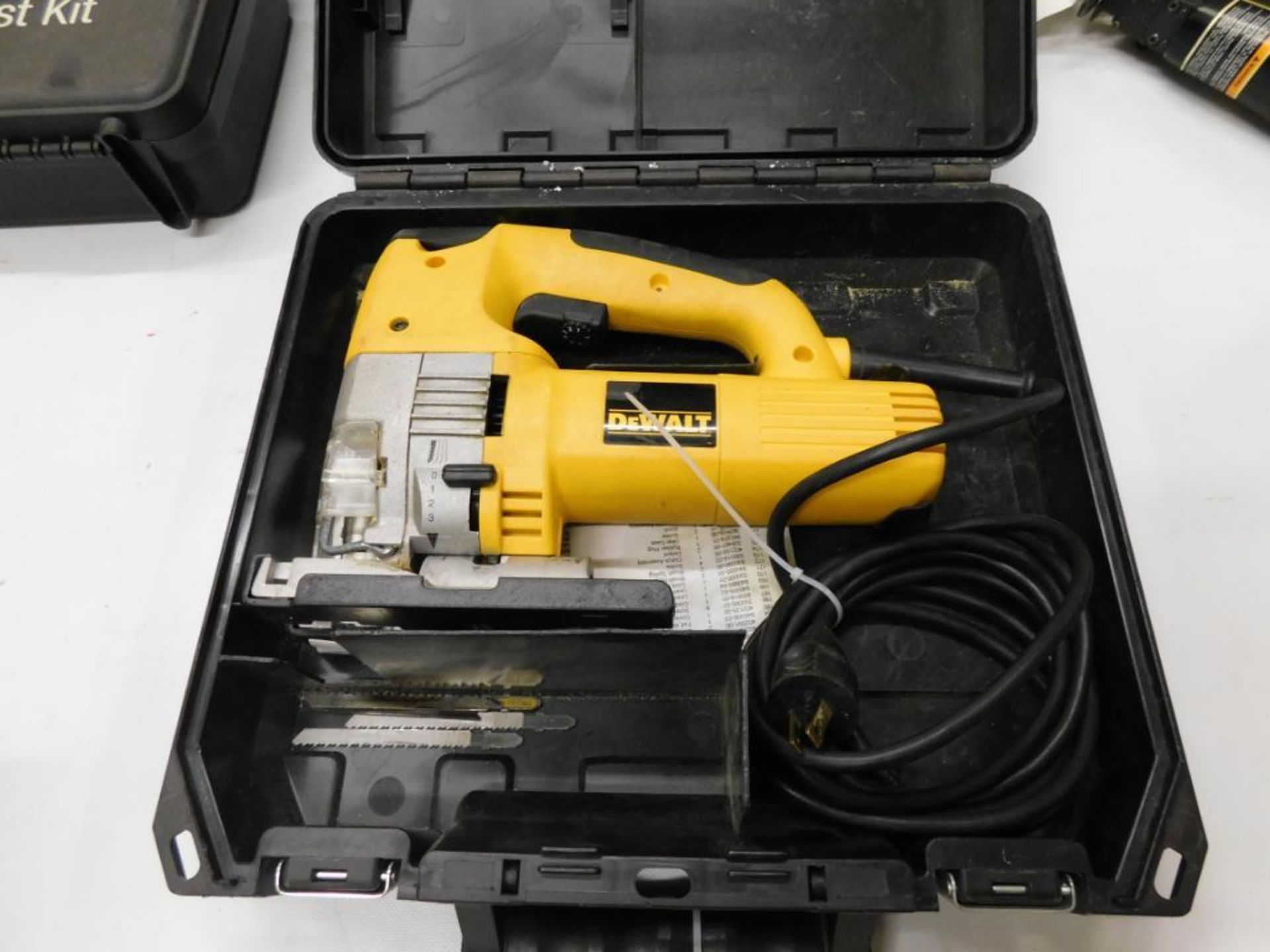 Dewalt 60mm Variable Speed Jig Saw Model DW321 (LOCATED IN ST. AUGUSTA, MN.)