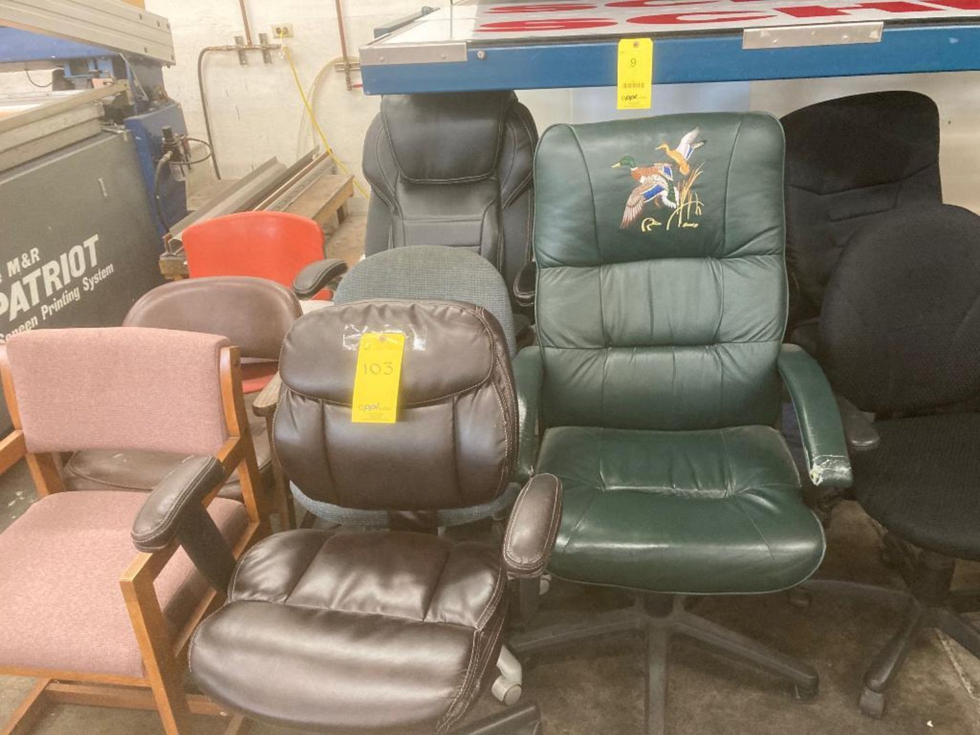 LOT: (7) Office Chairs w/Wheels, (3) Stationary Office Chairs (LOCATED IN ST. AUGUSTA, MN.)