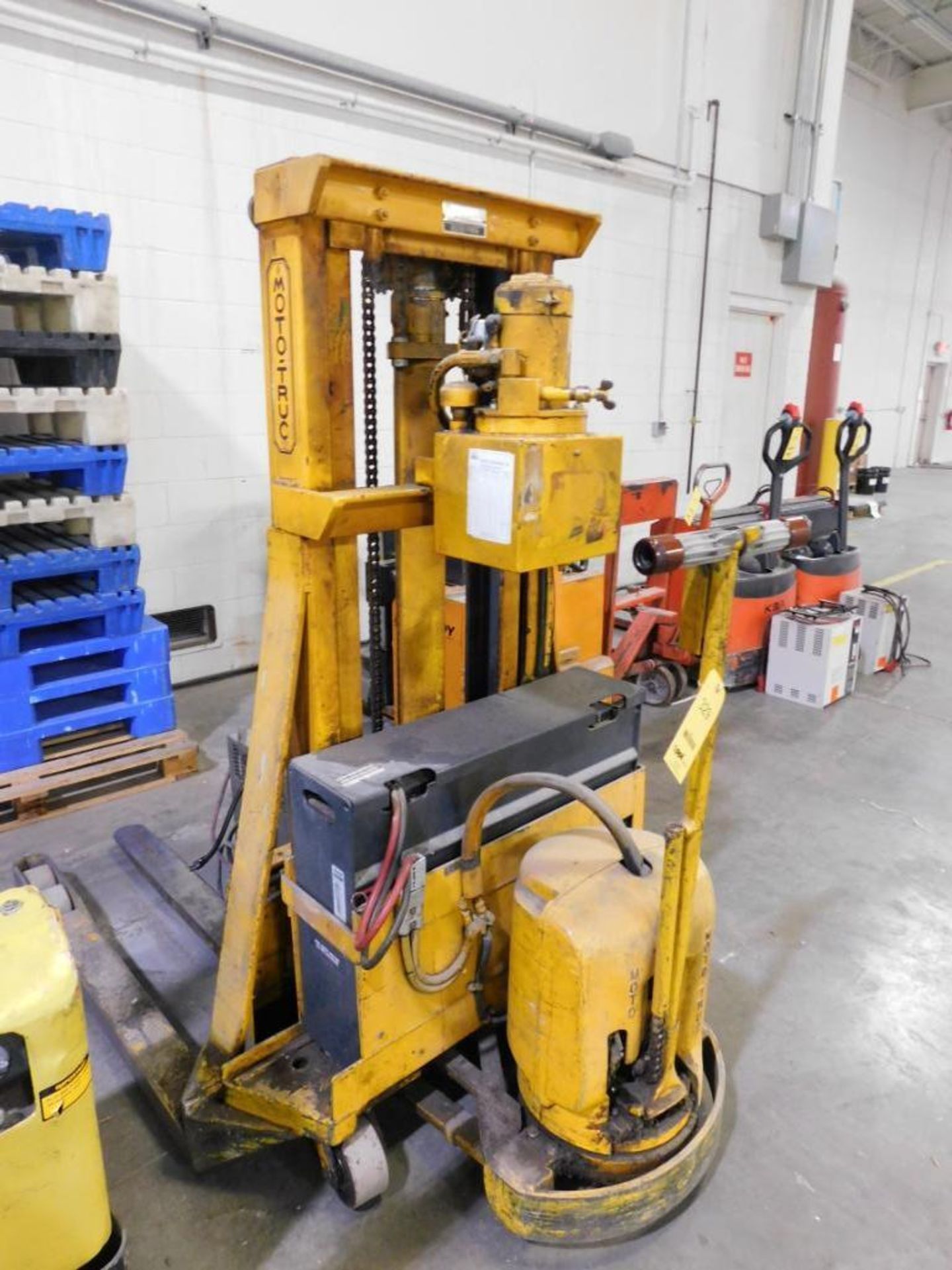 Otis 3000 lb. Electric Pallet Jack Model WTS, S/N M-70710 (LOCATED IN MINNEAPOLIS, MN.) - Image 2 of 4